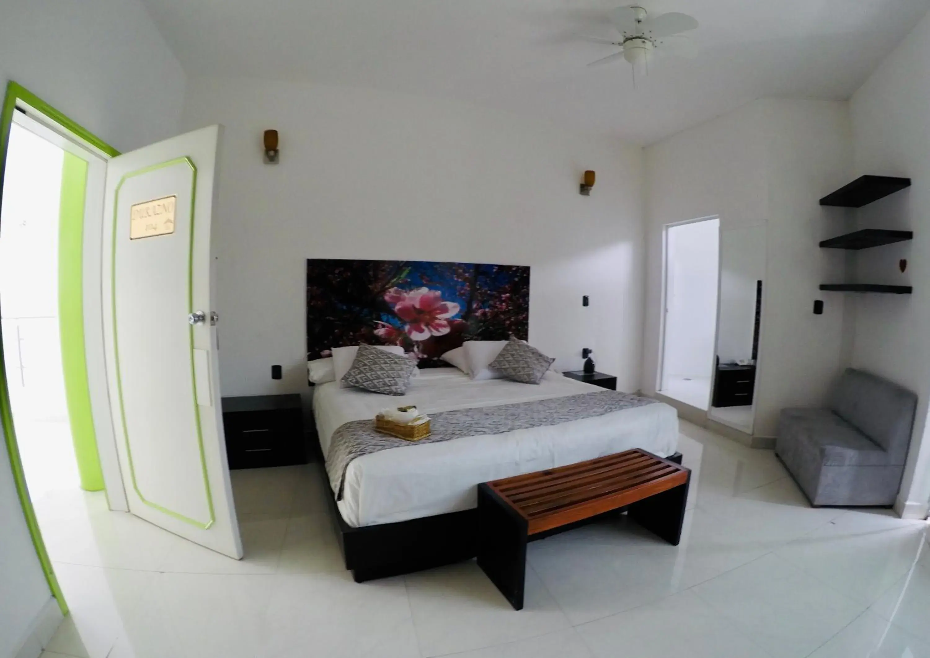 Deluxe King Room in Hotel Maragreens Deluxe King Room in Hotel Maragreens