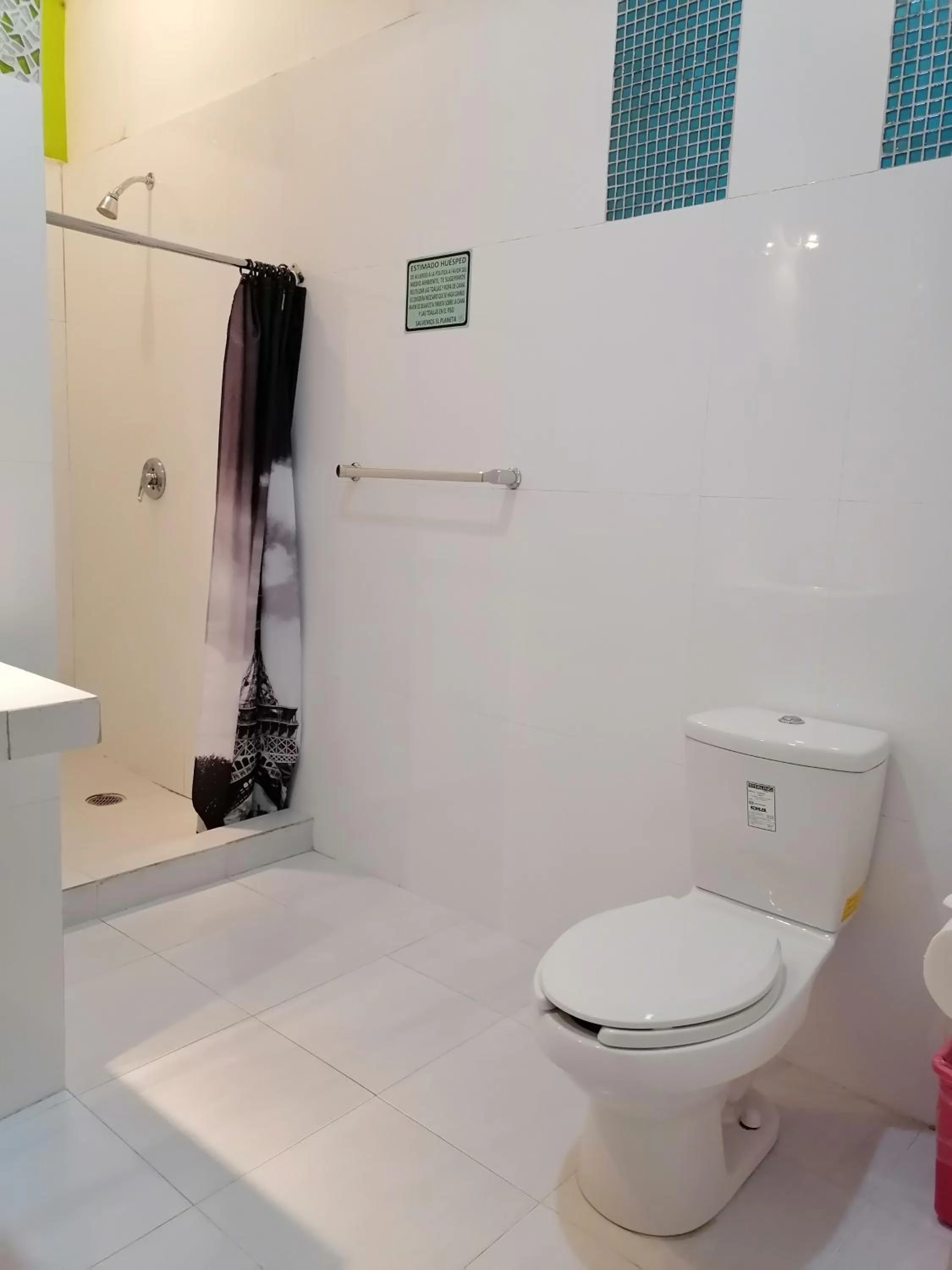 Shower in Hotel Maragreens