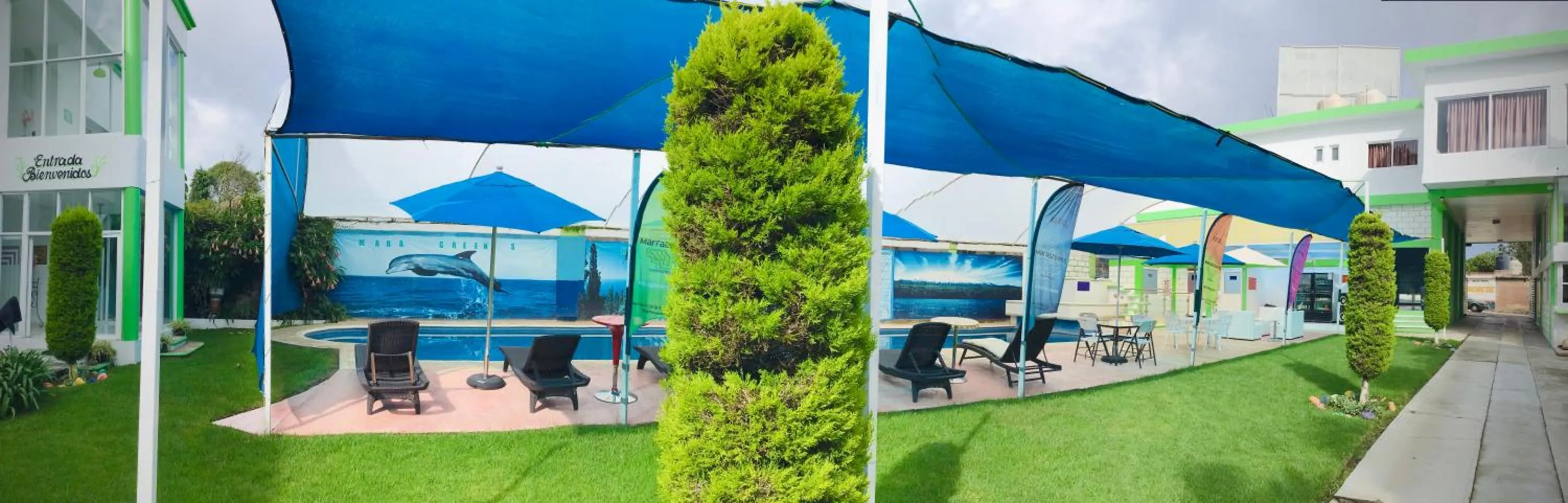 Swimming pool in Hotel Maragreens