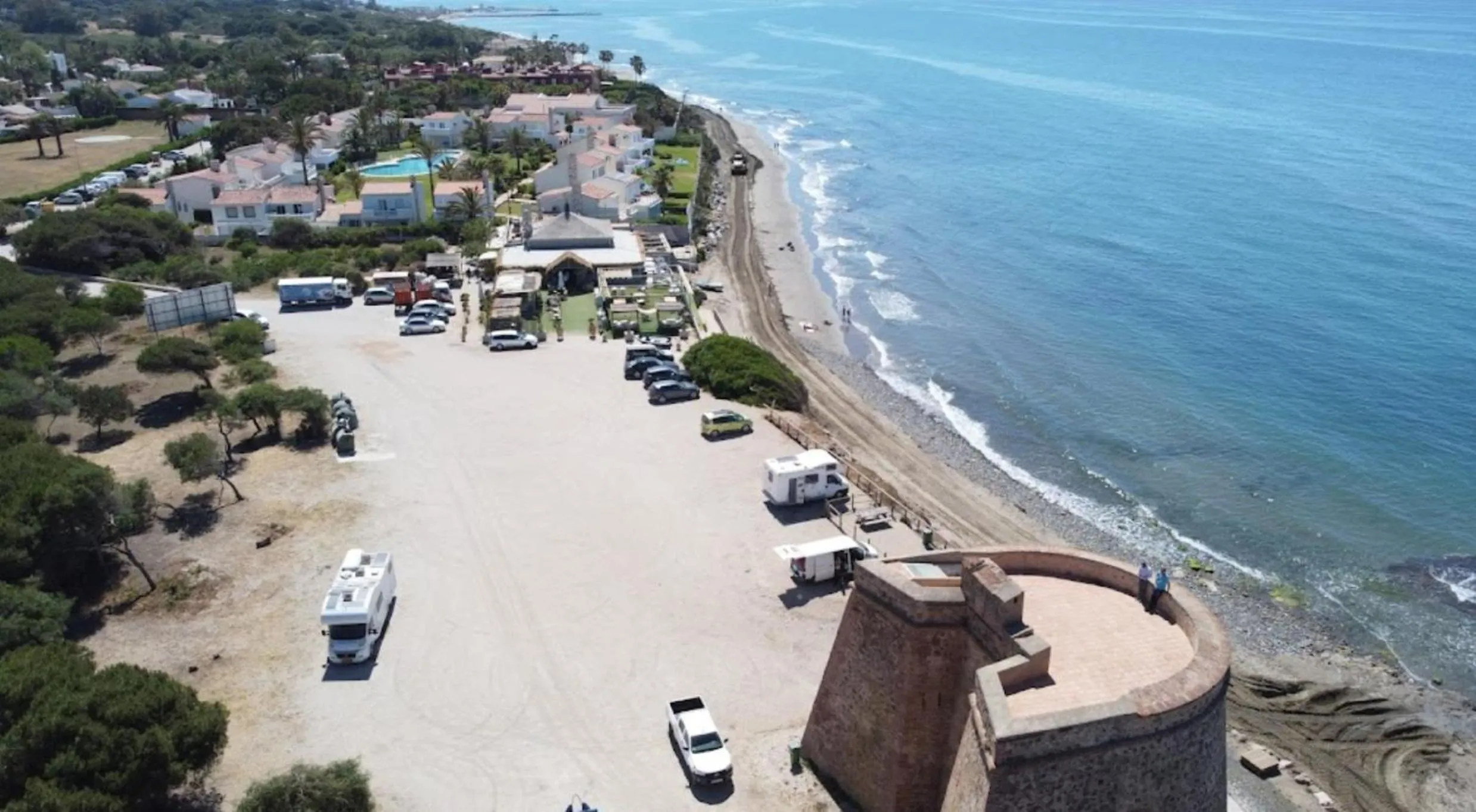 Beach in Very nice family apartment, direct pool access