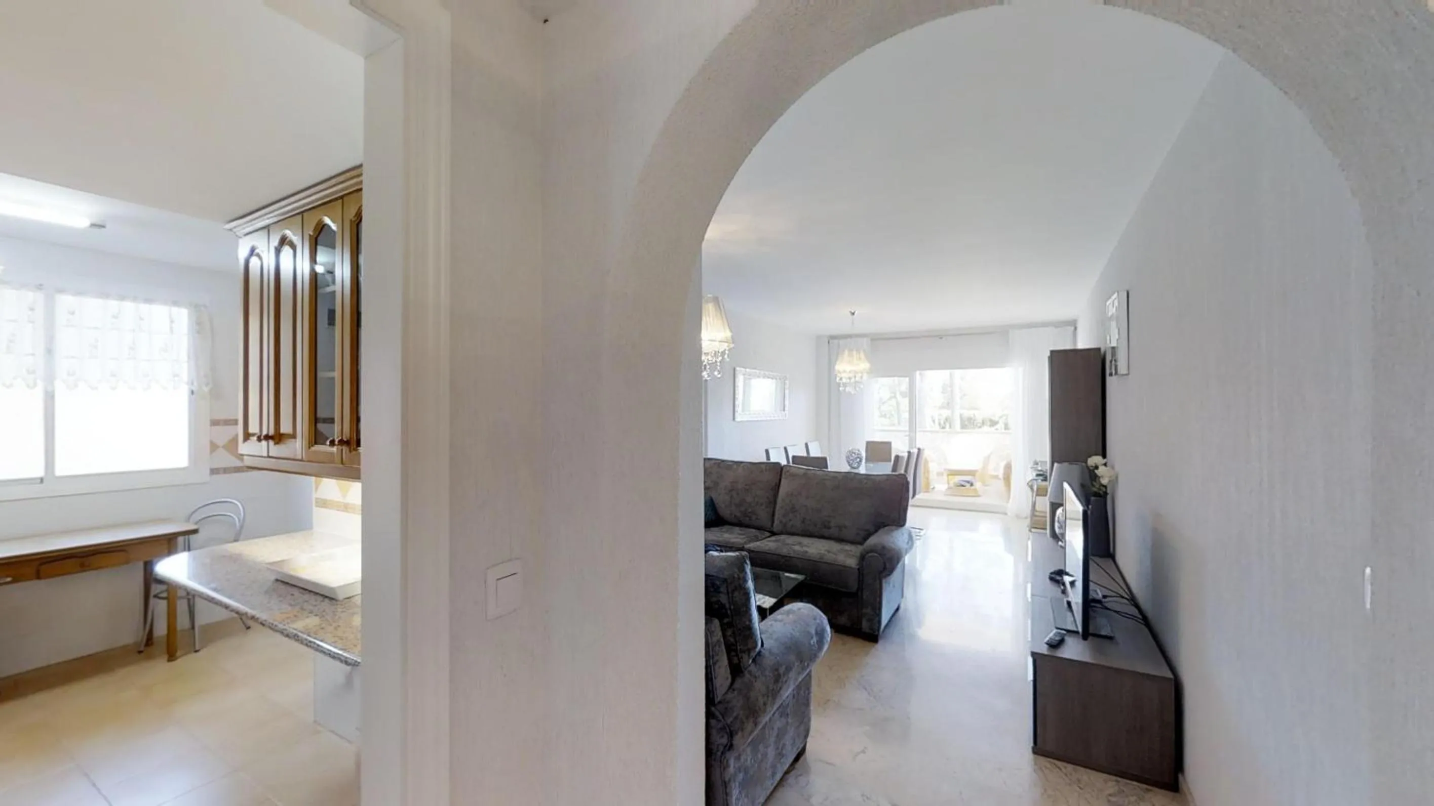 Living room in Very nice family apartment, direct pool access