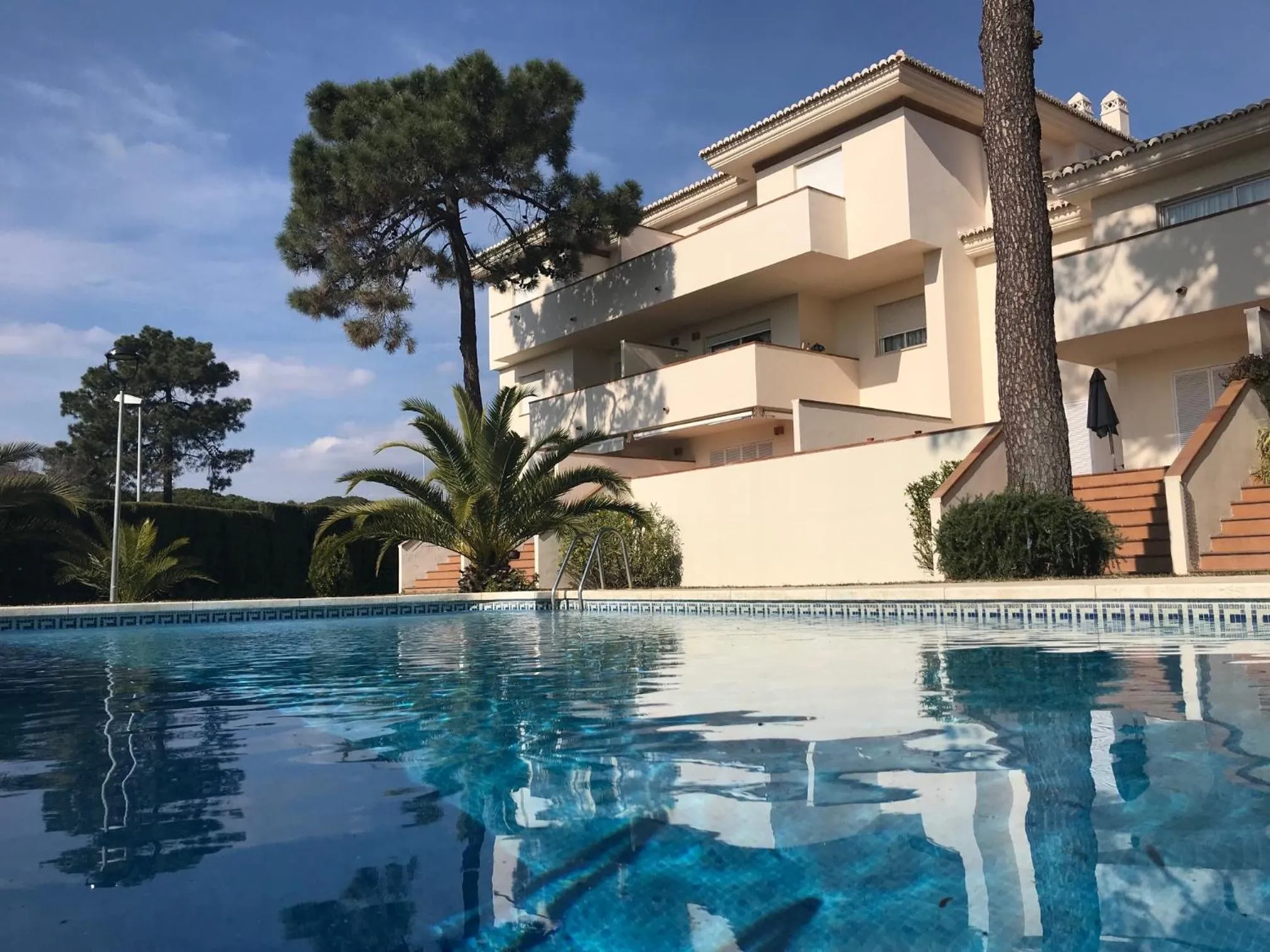 Garden in Very nice family apartment, direct pool access