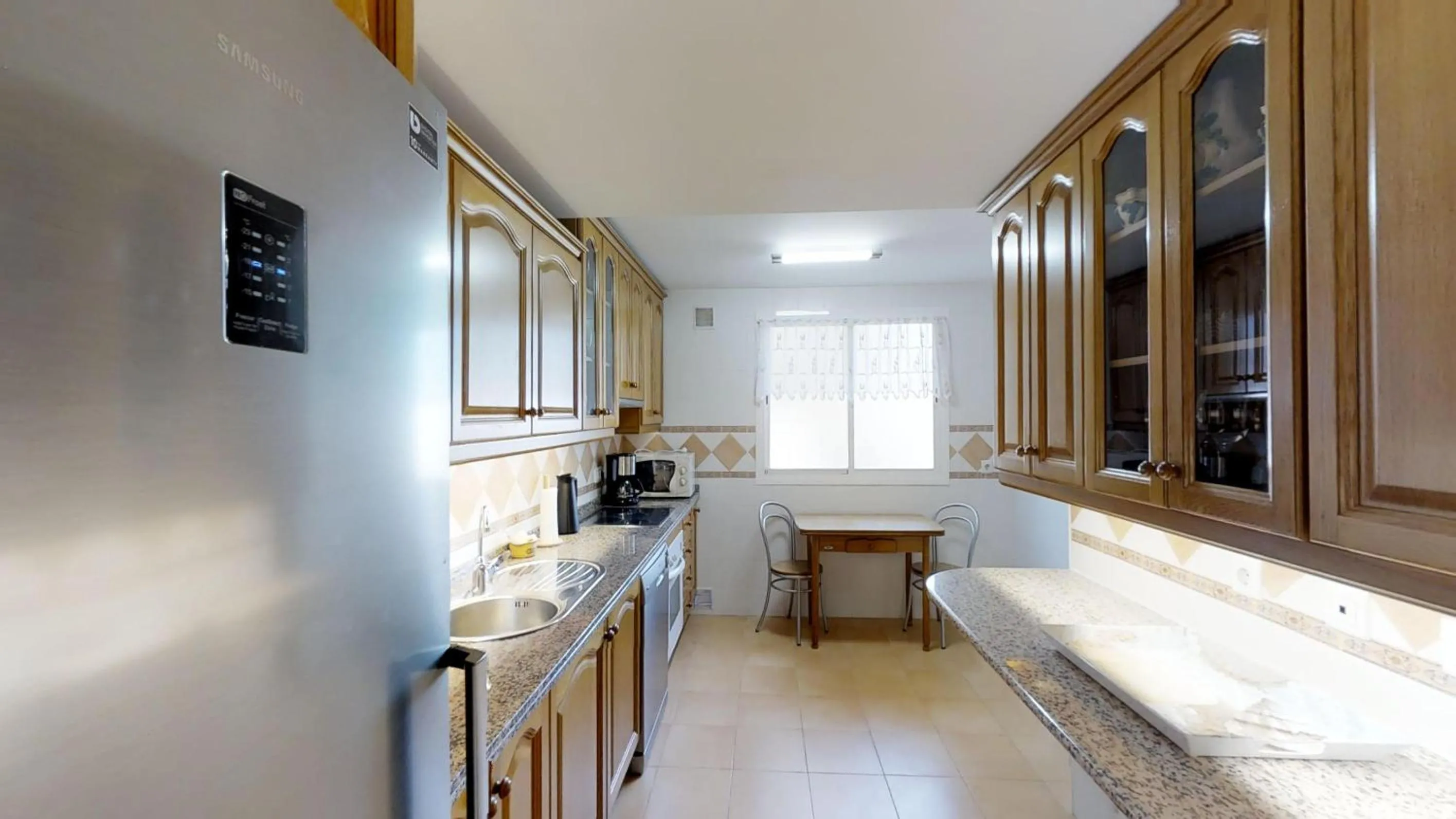 Kitchen or kitchenette in Very nice family apartment, direct pool access
