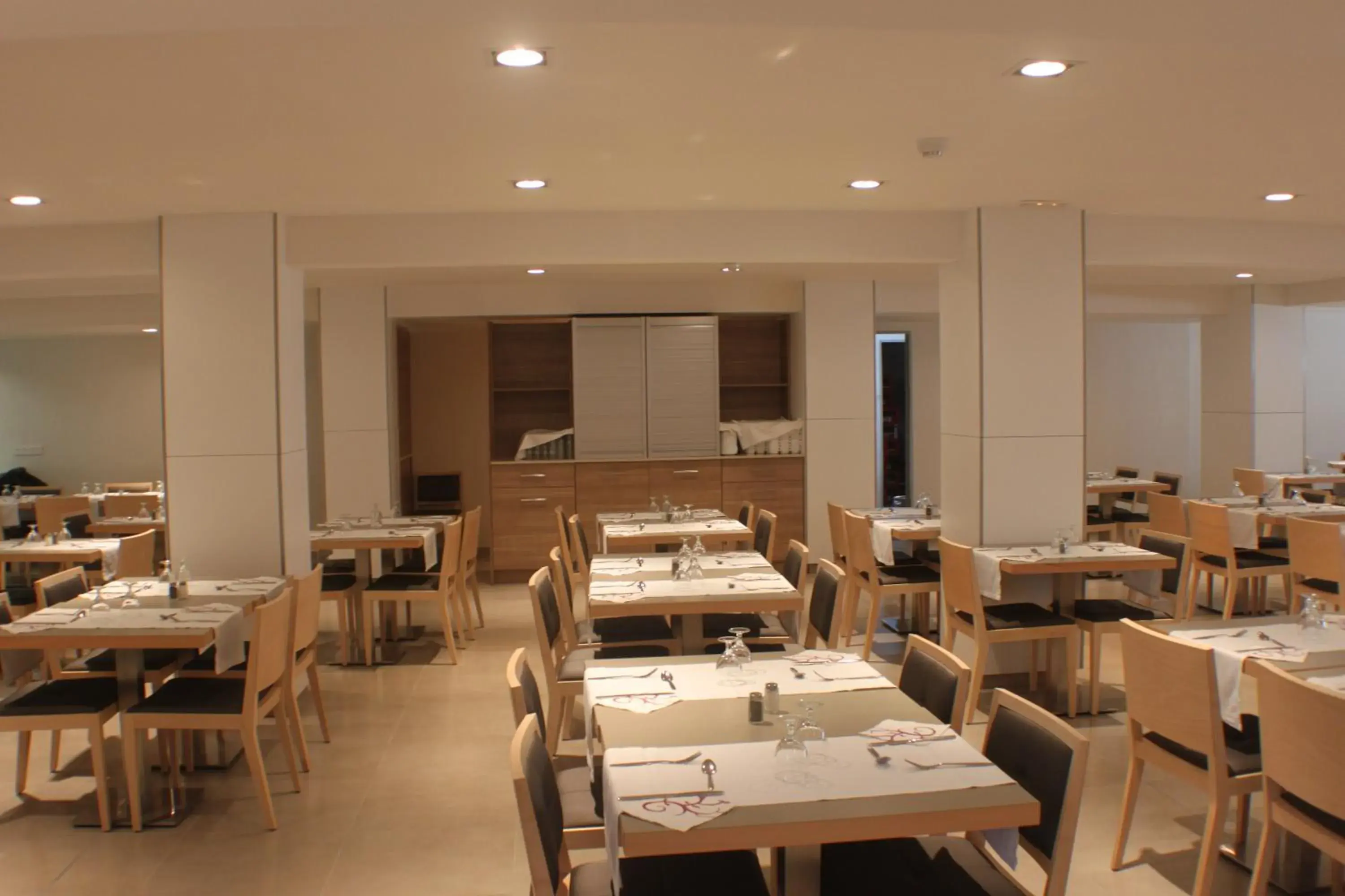 Restaurant/places to eat in Hotel Riviera Restaurant/places to eat in Hotel Riviera