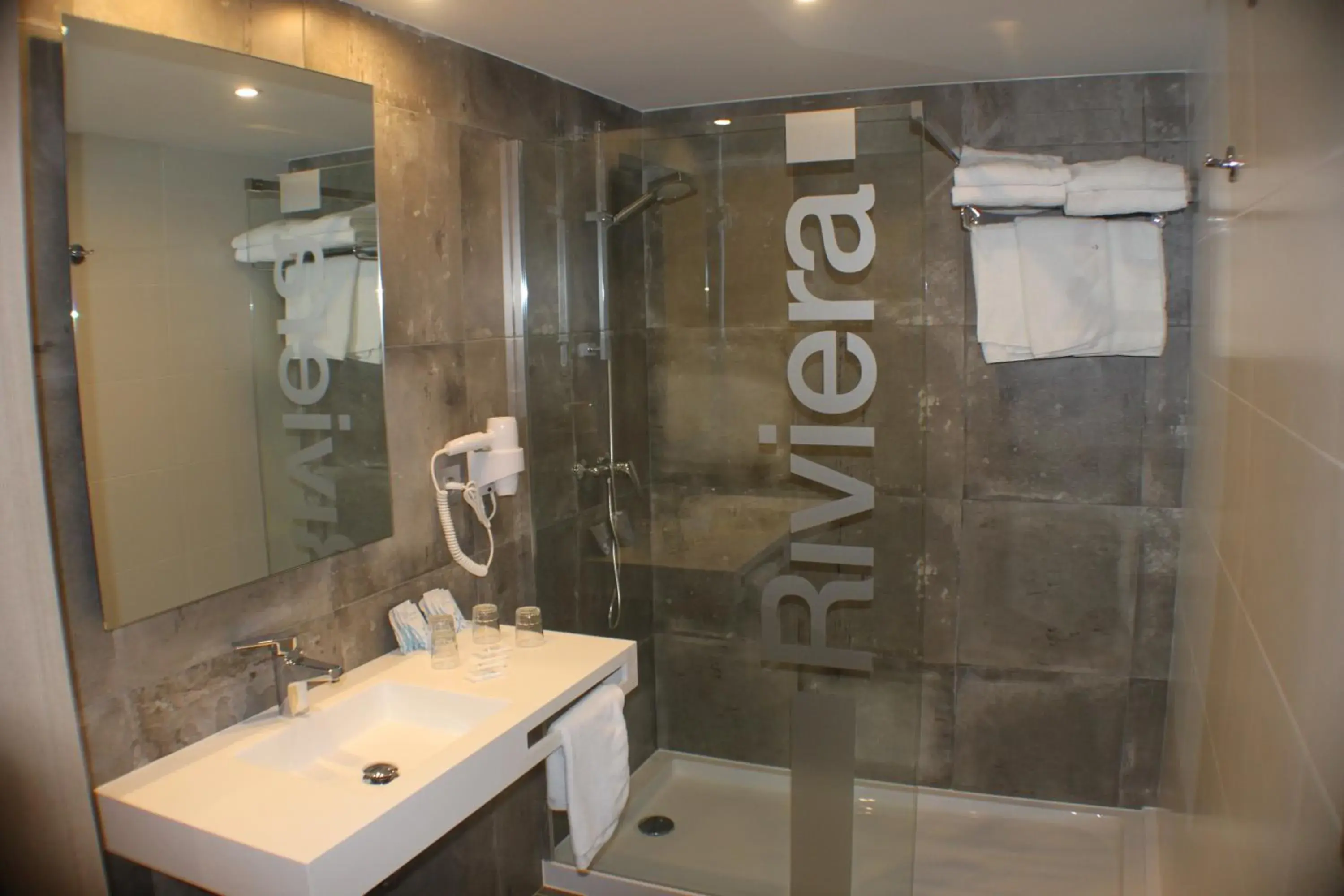 Double or Twin Room with Private Bathroom in Hotel Riviera Double or Twin Room with Private Bathroom in Hotel Riviera