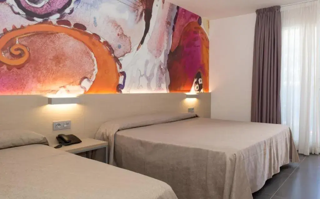 Triple Room in Hotel Riviera Triple Room in Hotel Riviera