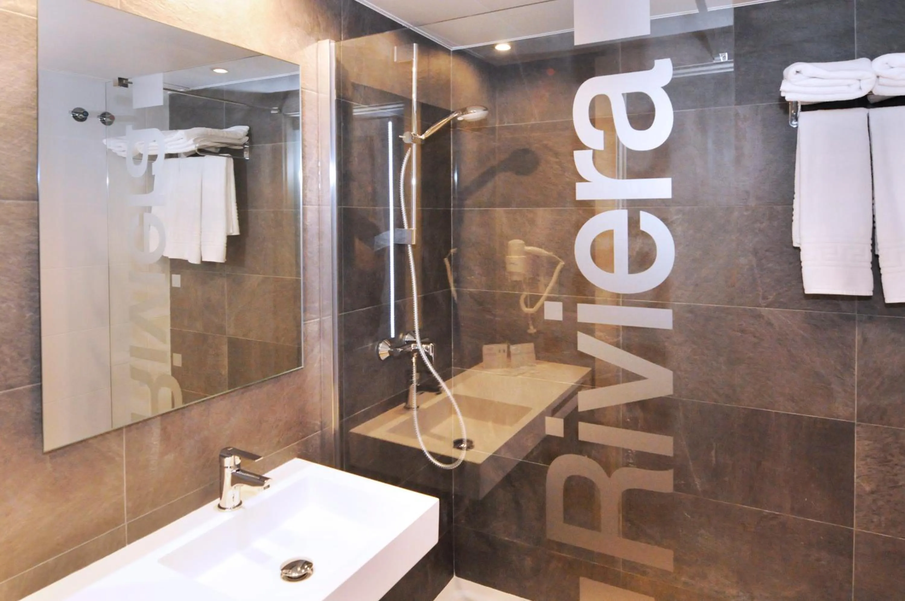 Bathroom in Hotel Riviera