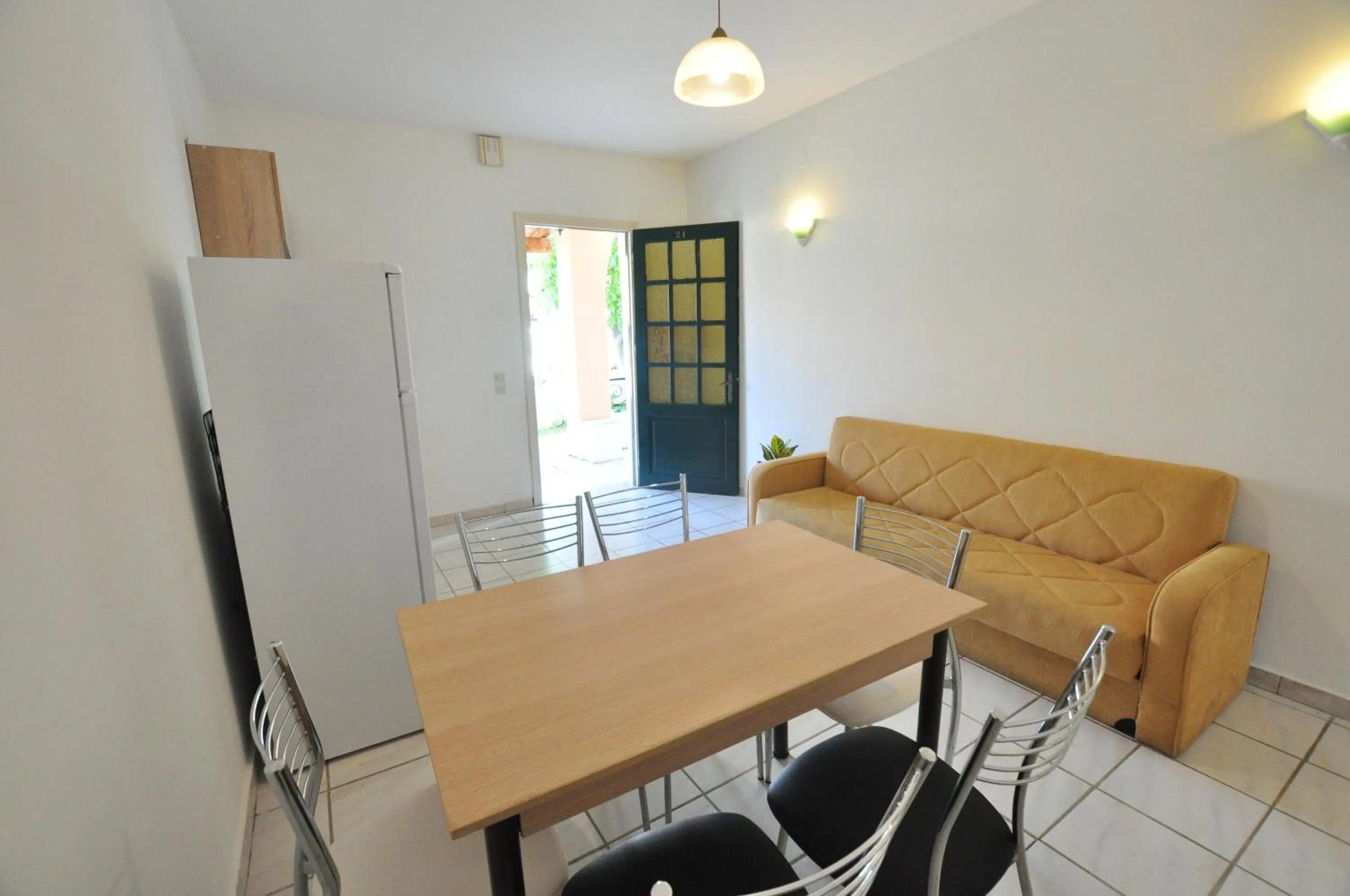 Dining area in Acharavi Garden