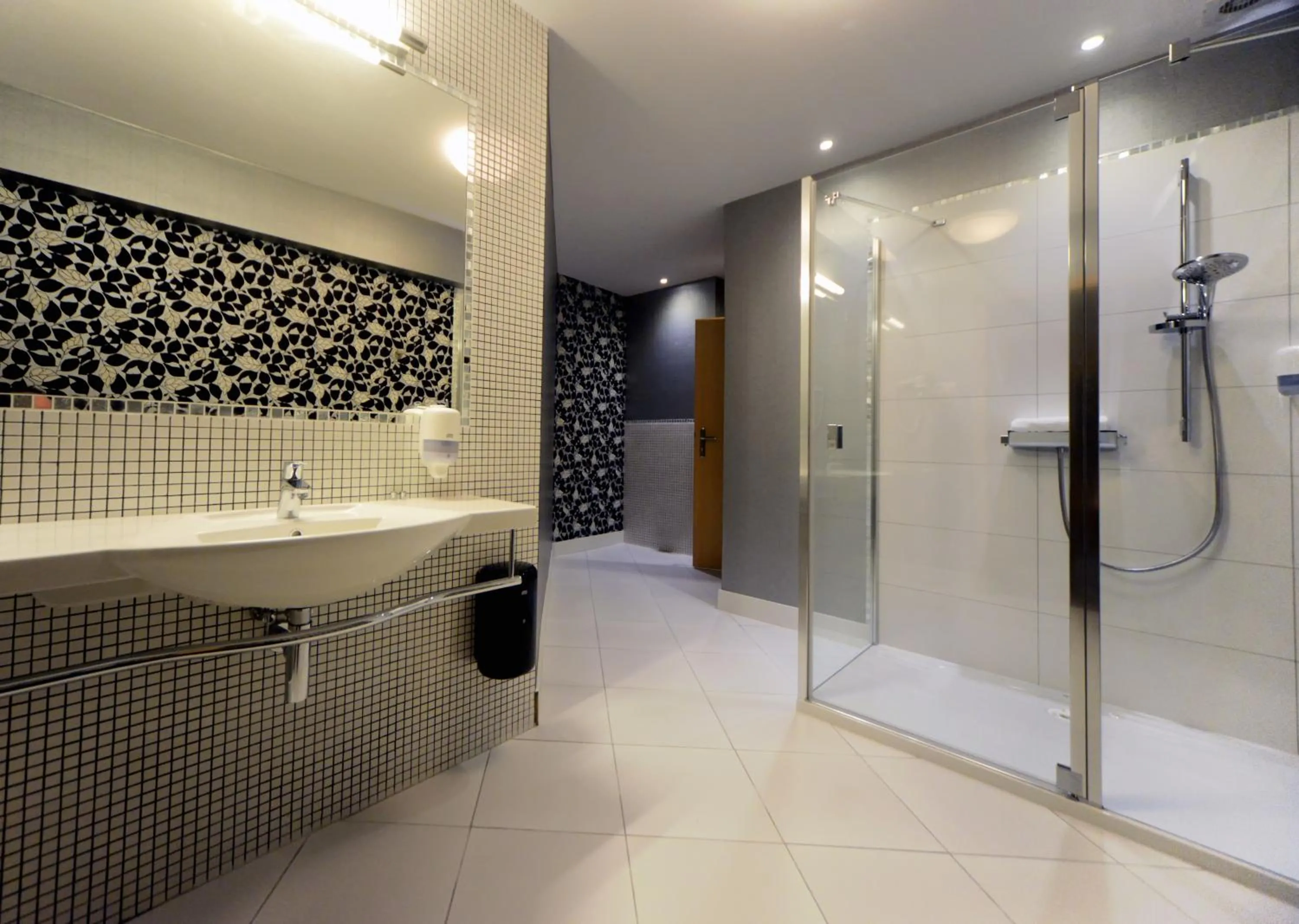 Shower in Mela Verde