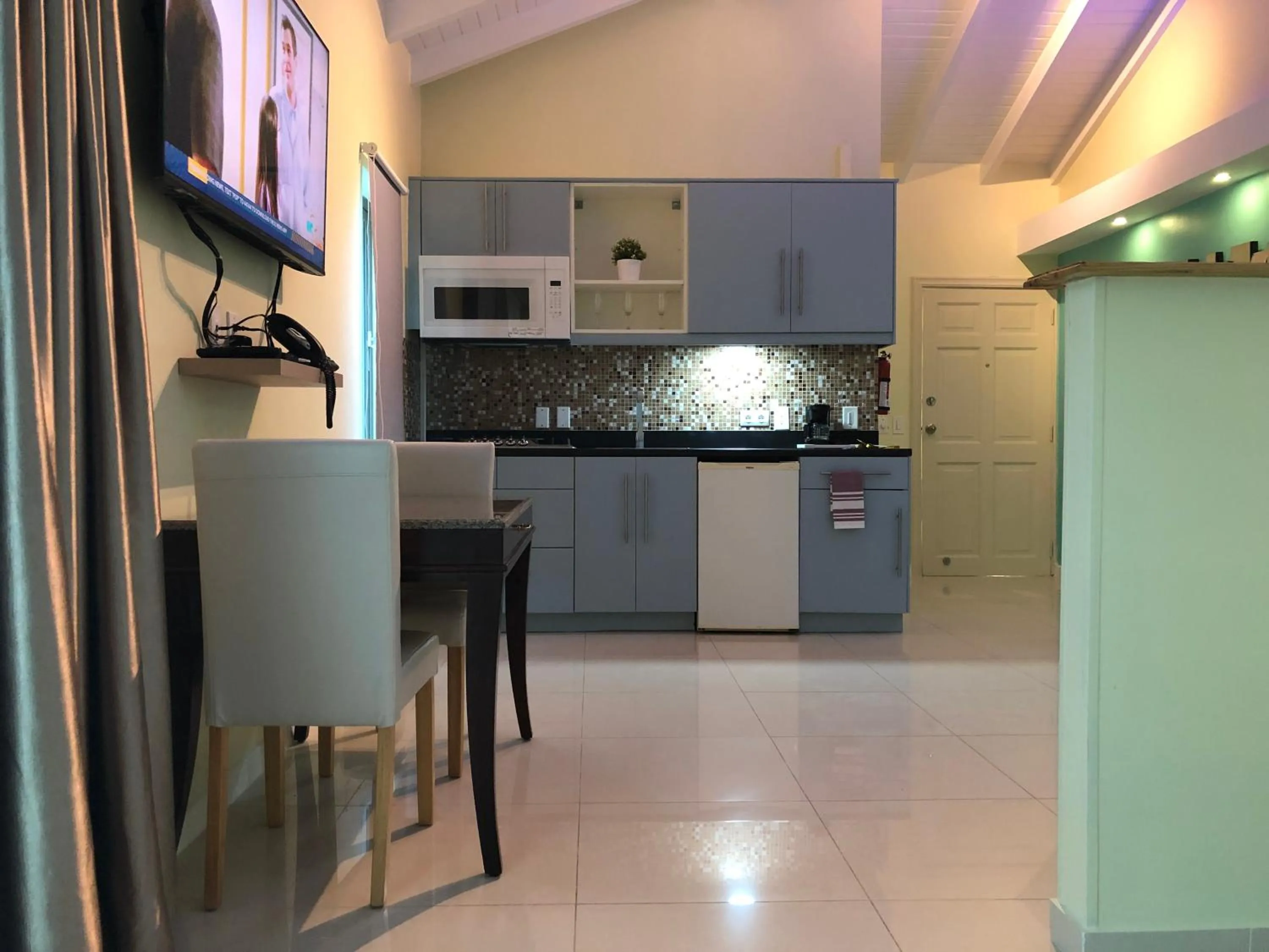 Kitchen or kitchenette in Quints Travelers Inn