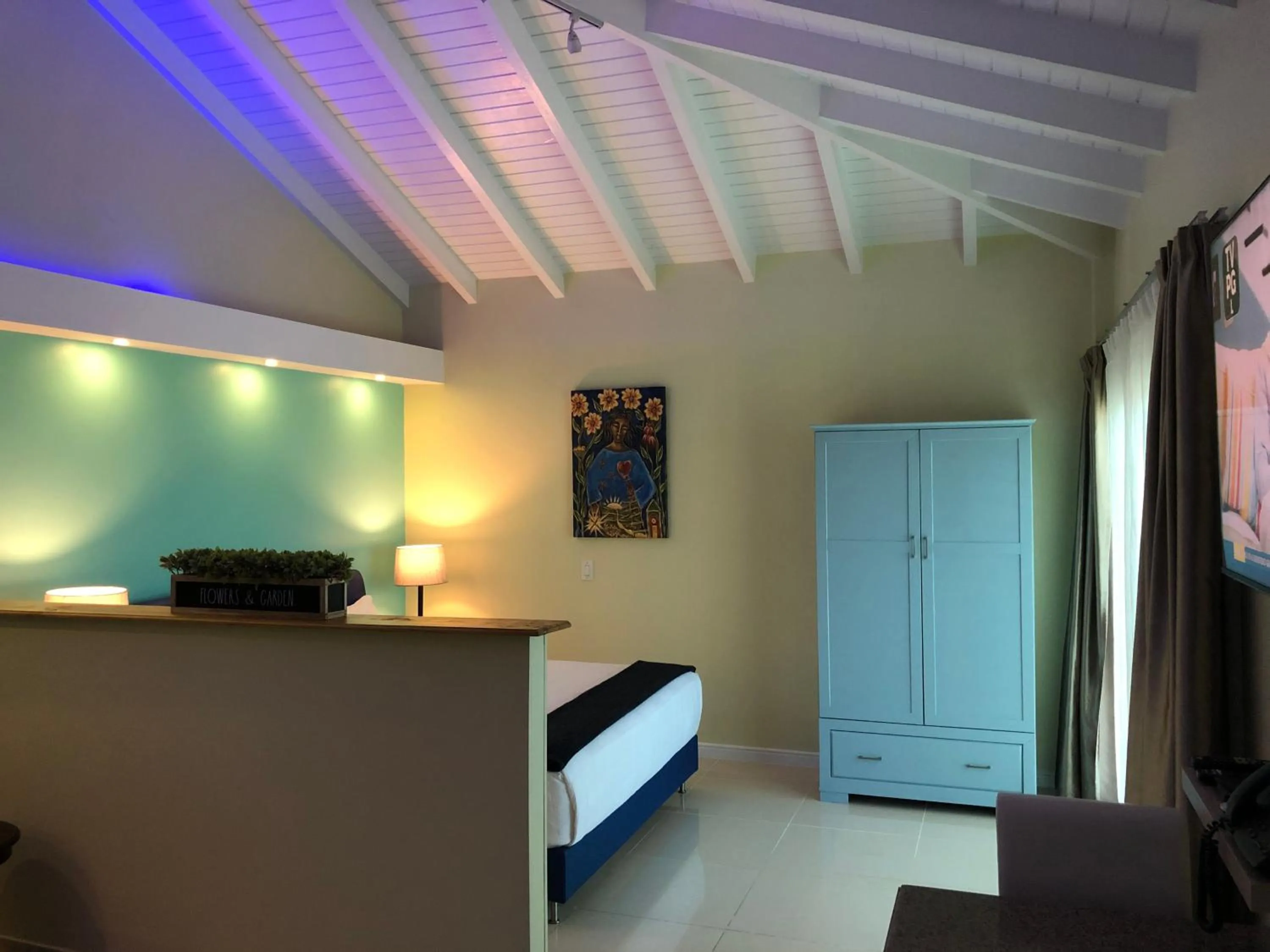 Bed in Quints Travelers Inn