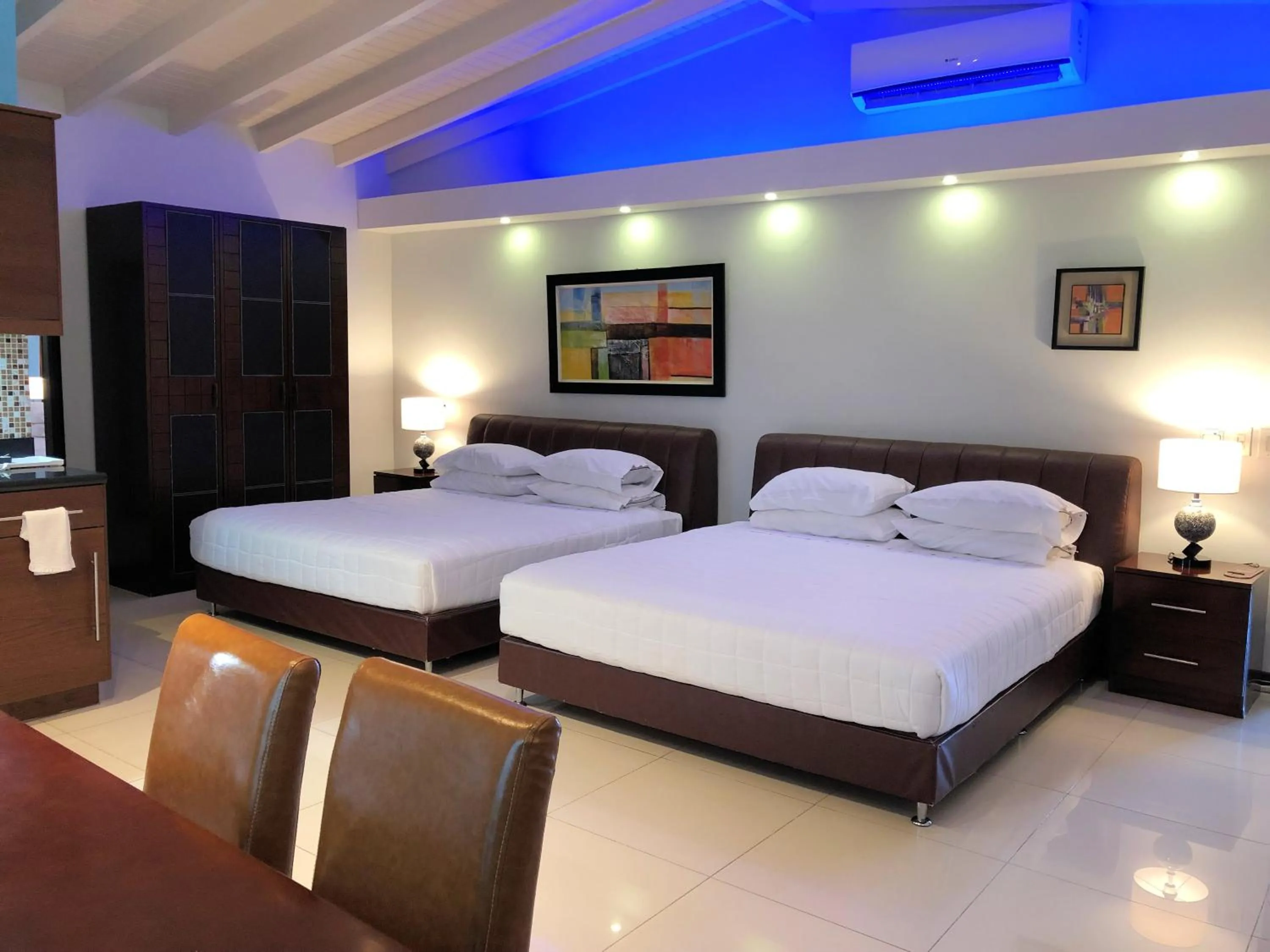 Bed in Quints Travelers Inn