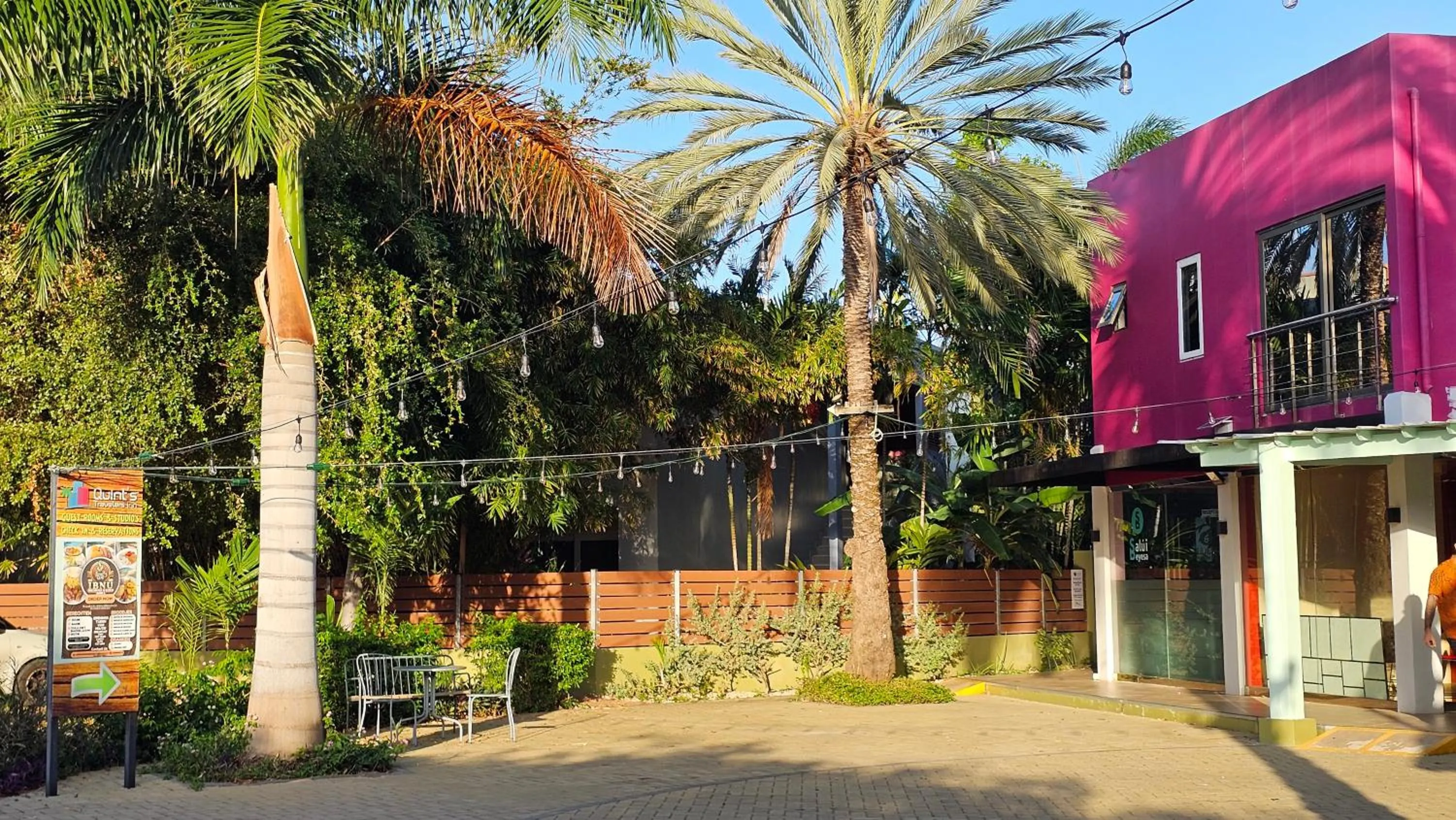 Property building in Quints Travelers Inn