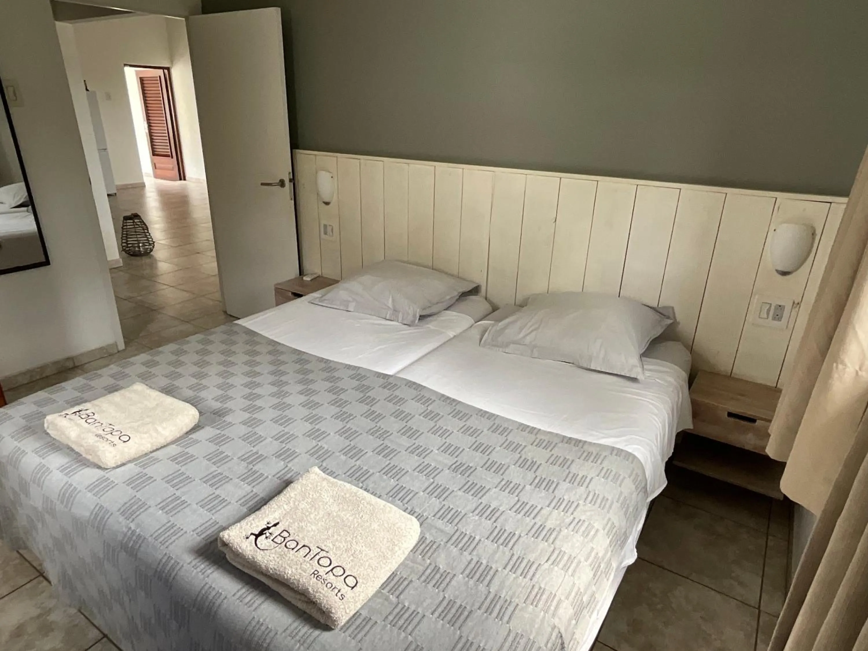 Bedroom, Bed in Bantopa Apartments