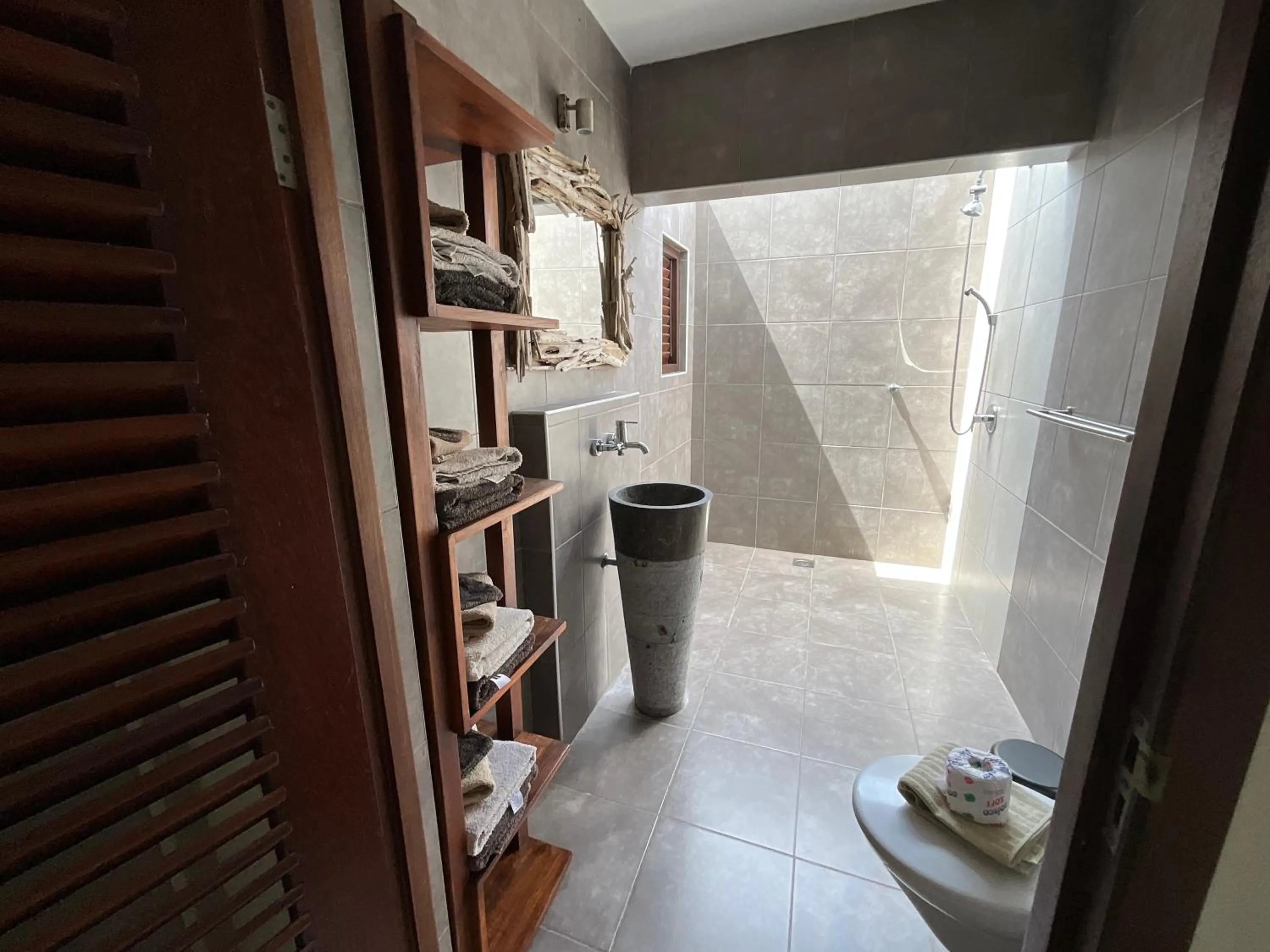 Bathroom in Bantopa Apartments