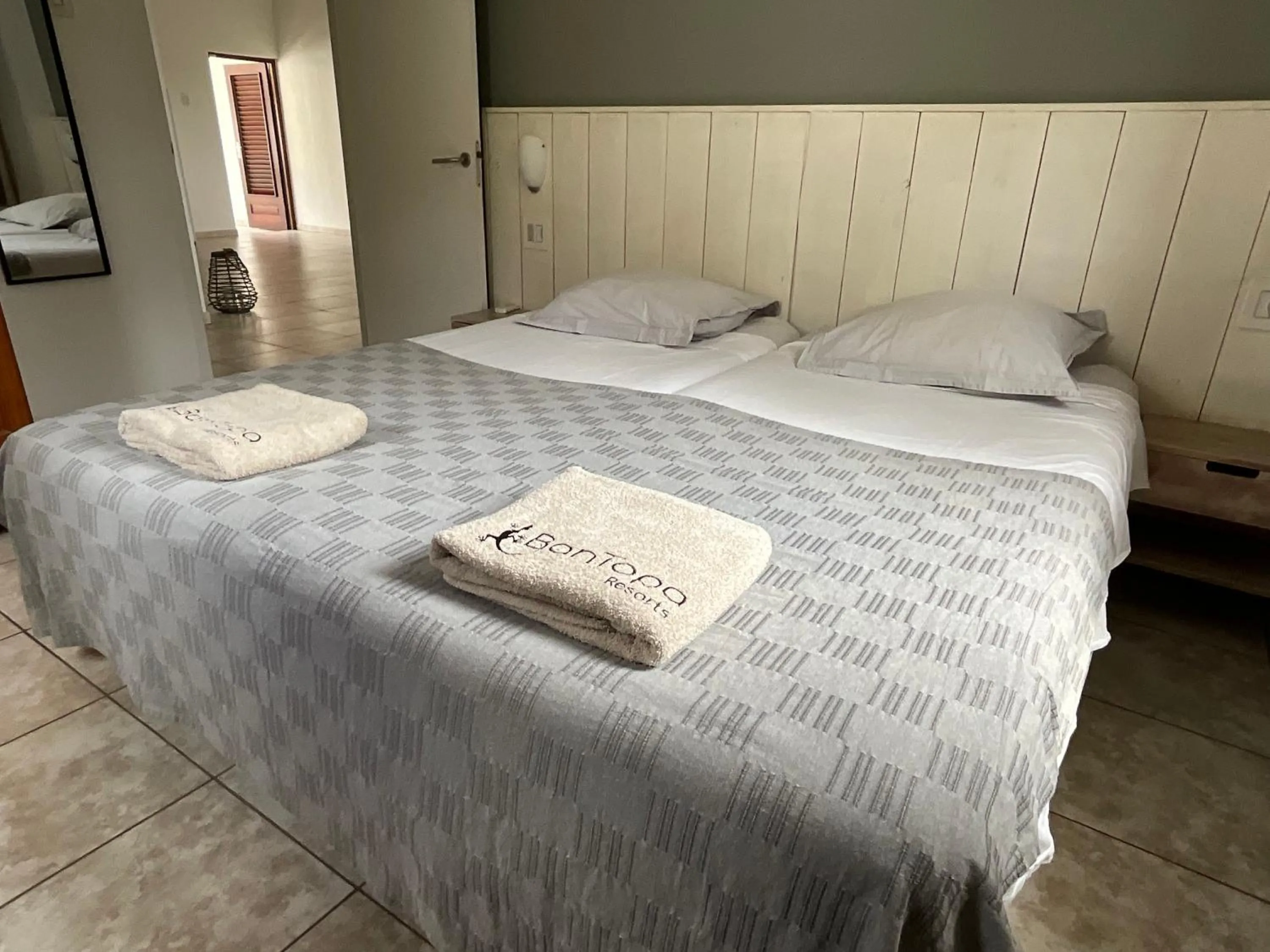 Bedroom, Bed in Bantopa Apartments