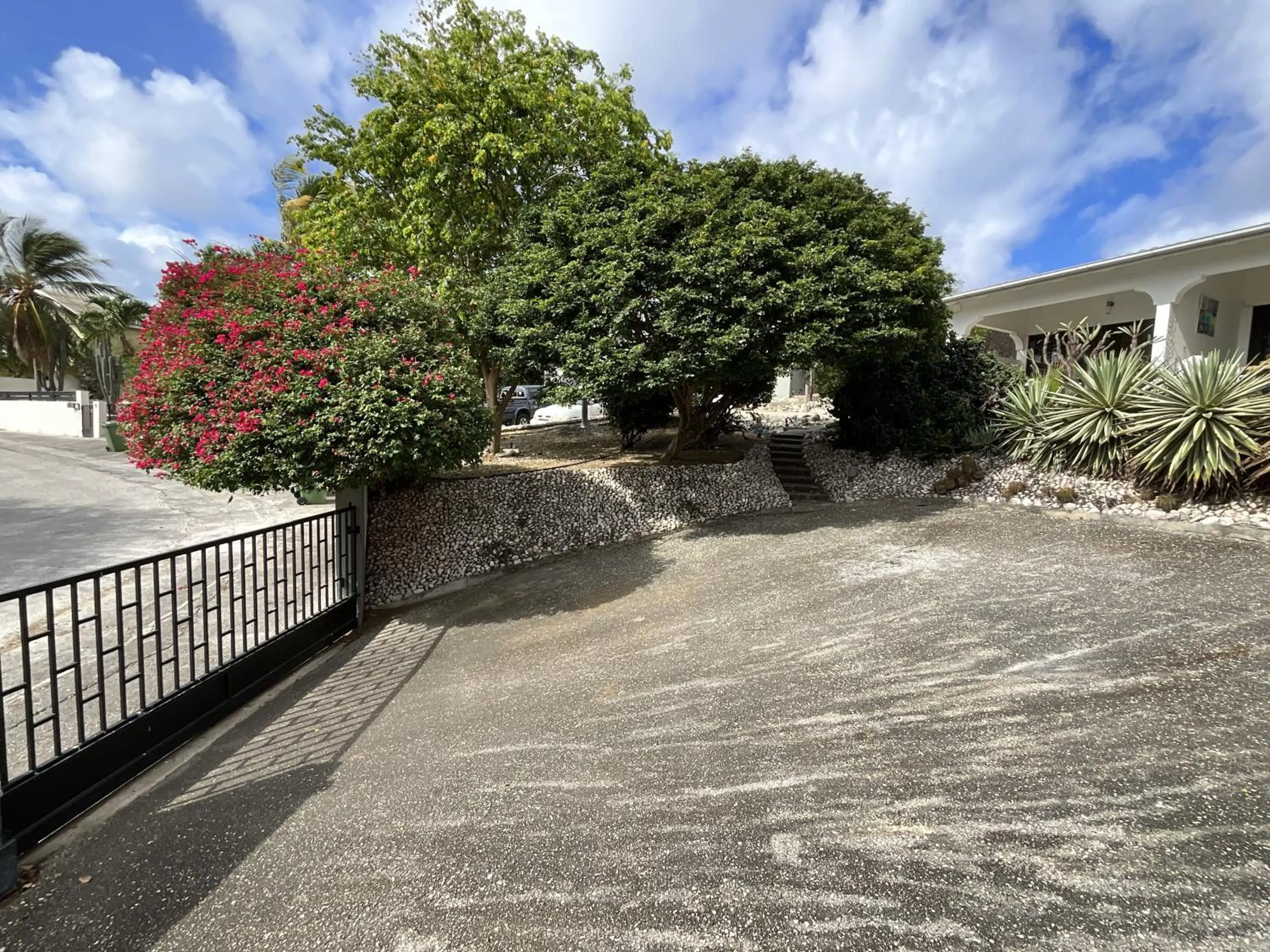 Garden in Bantopa Apartments