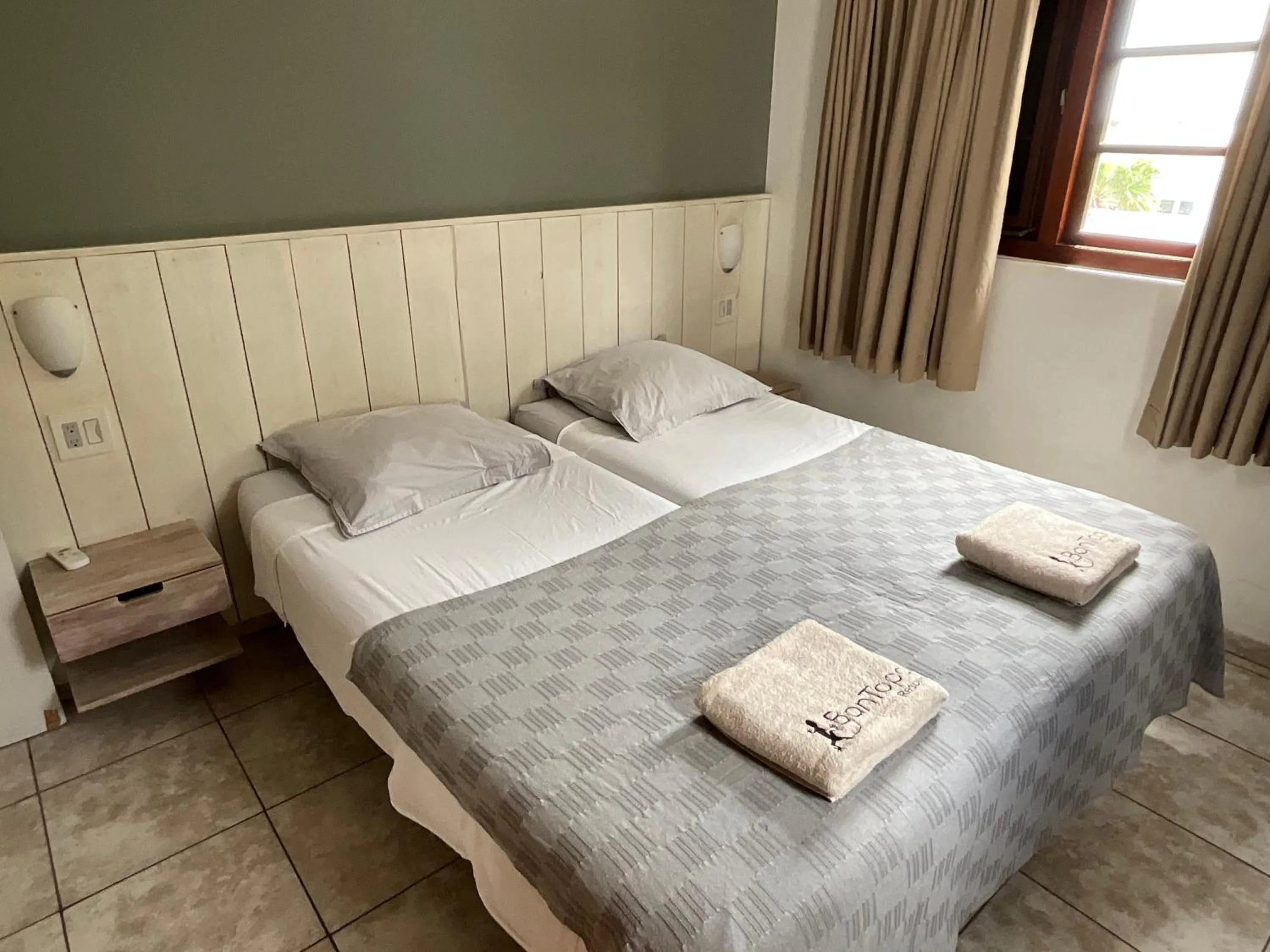 Bedroom, Bed in Bantopa Apartments