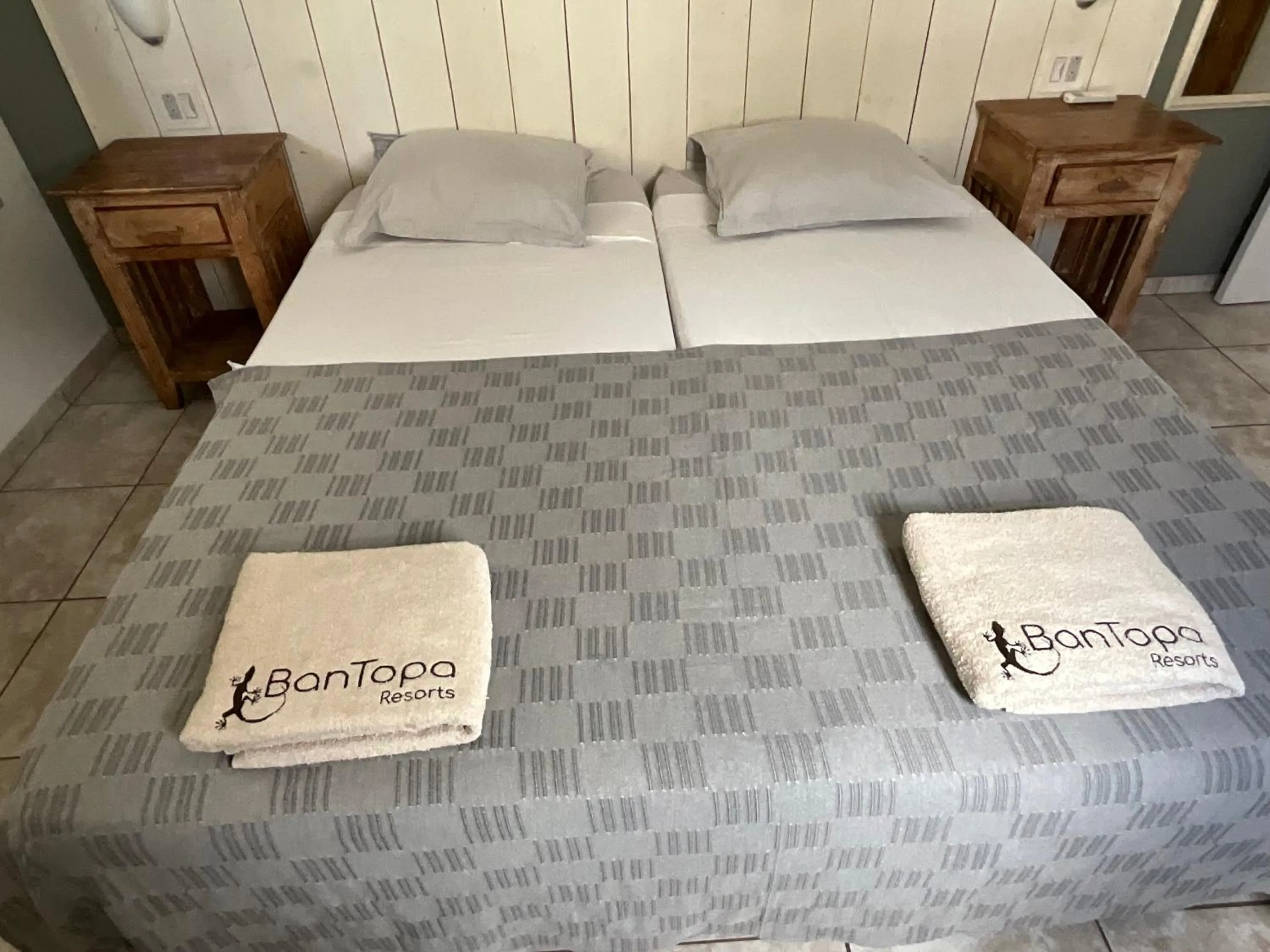 Bedroom, Bed in Bantopa Apartments