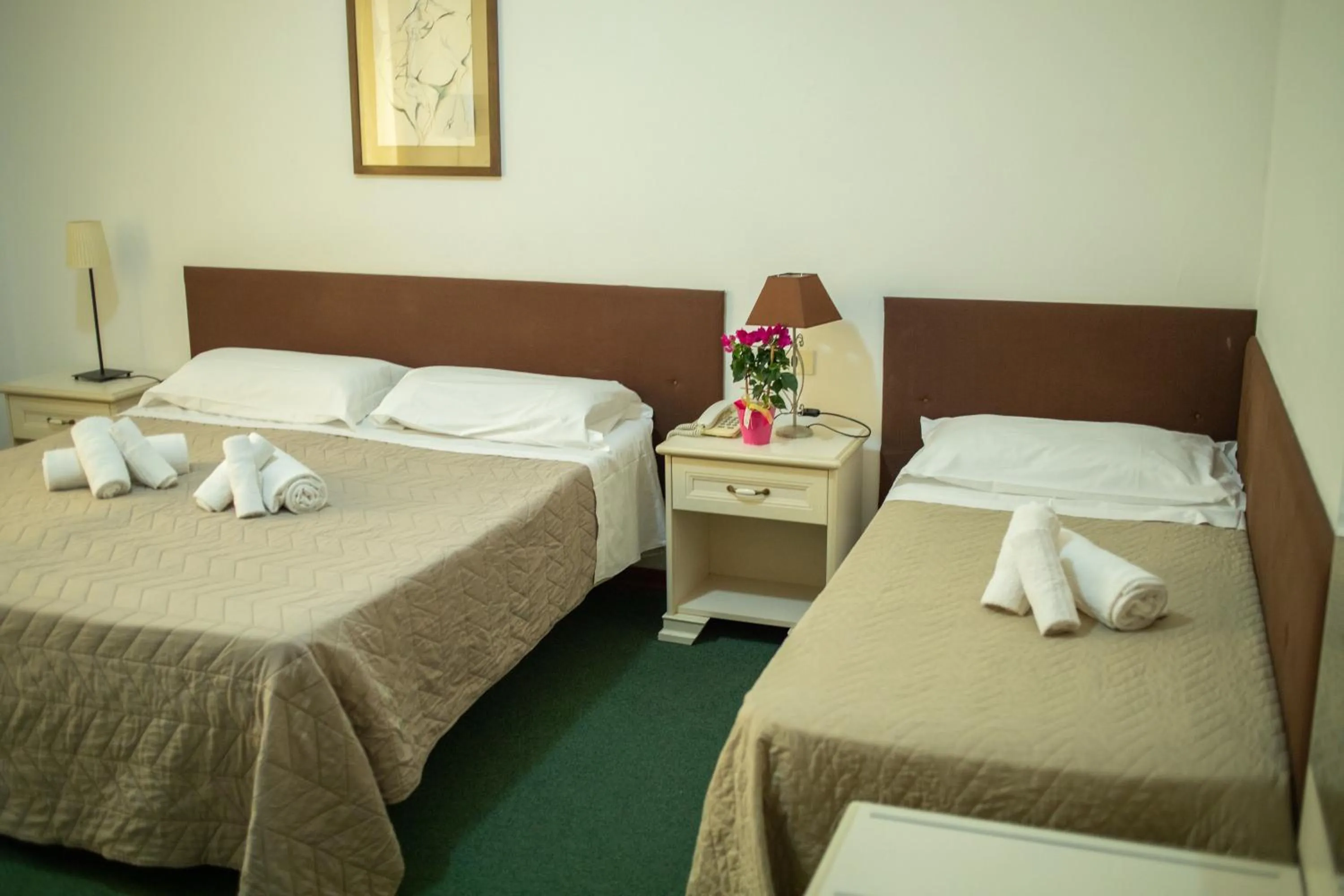 Bathroom, Bed in Hotel Ariston