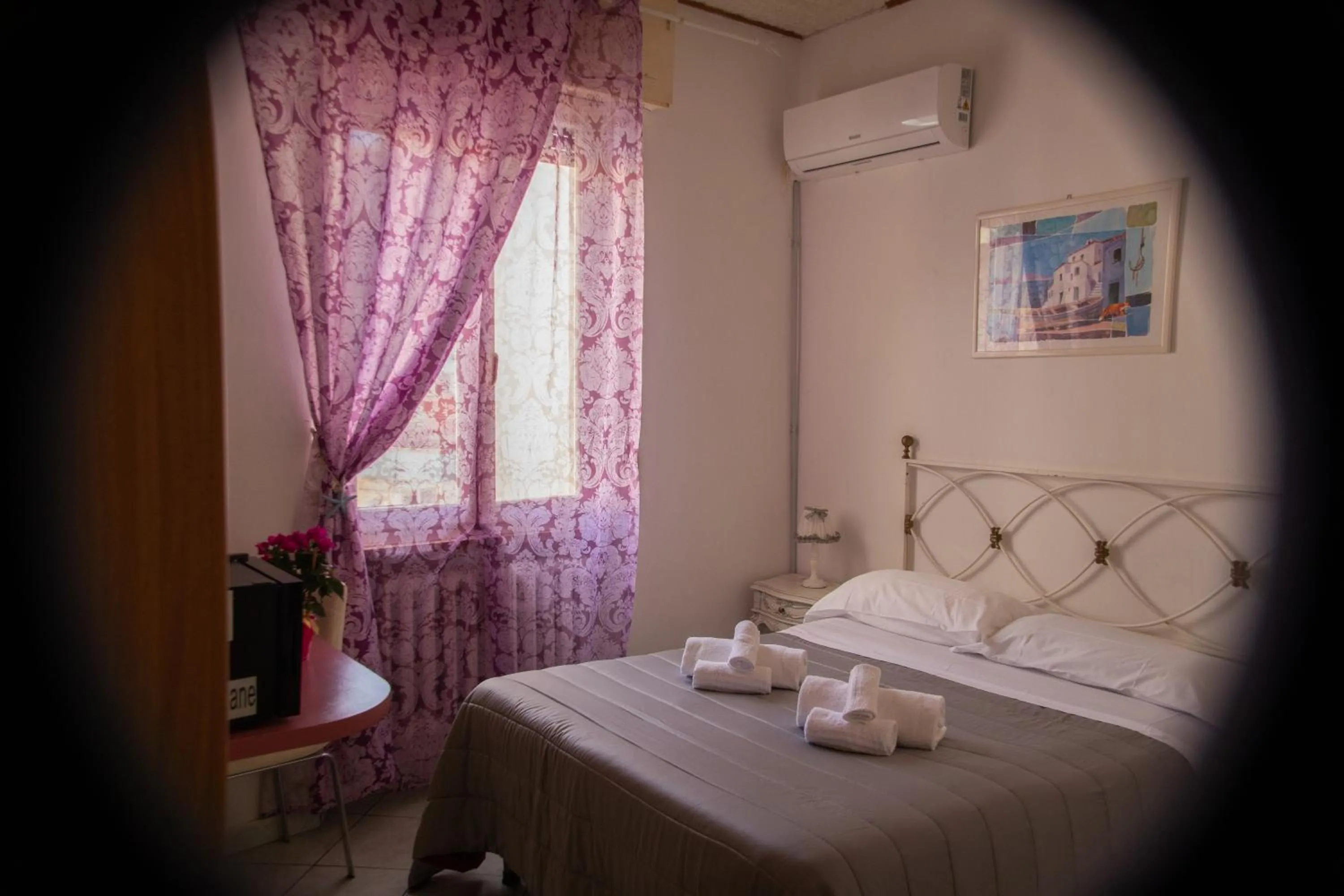 Bathroom, Bed in Hotel Ariston