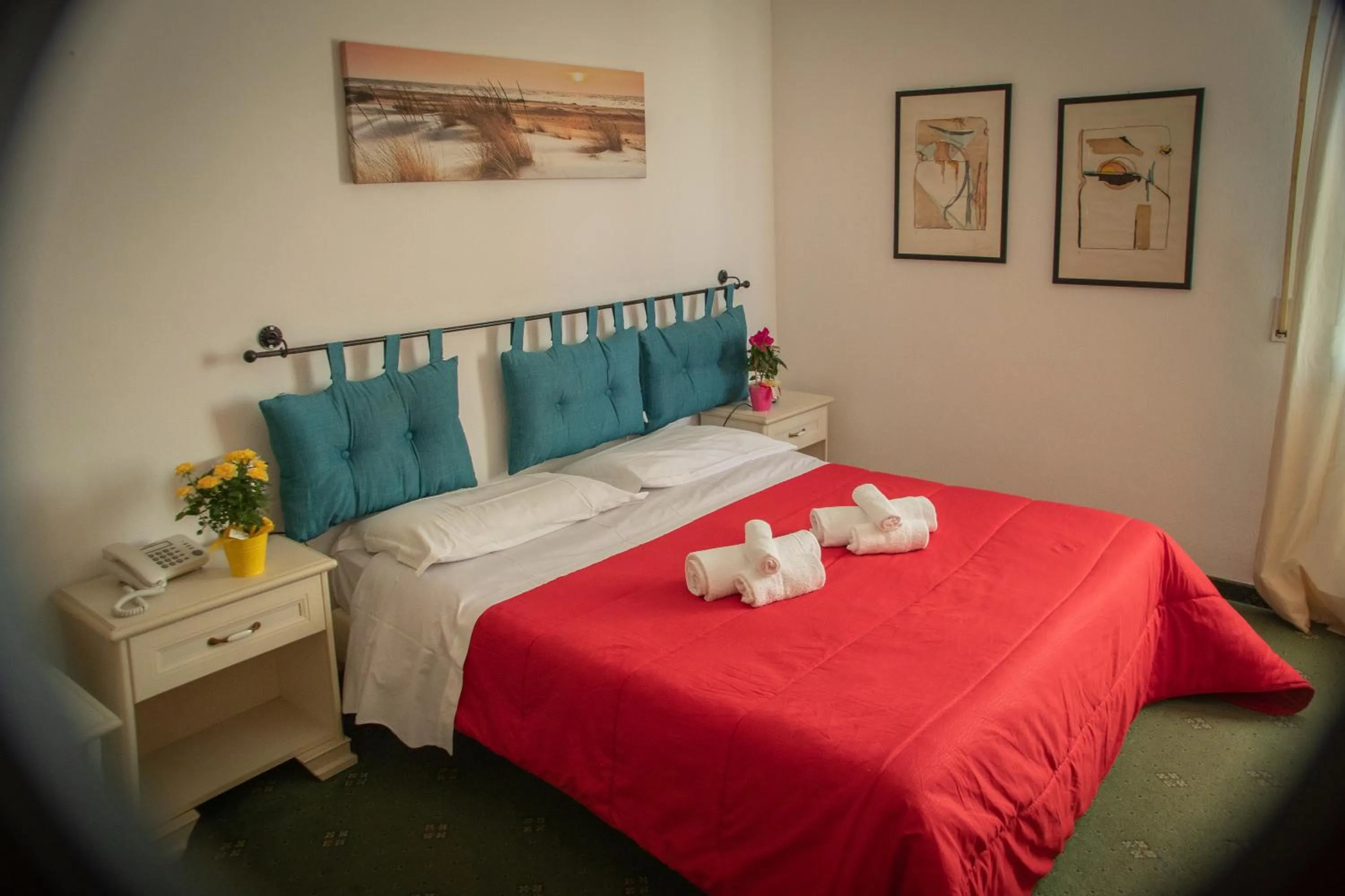 Bathroom, Bed in Hotel Ariston