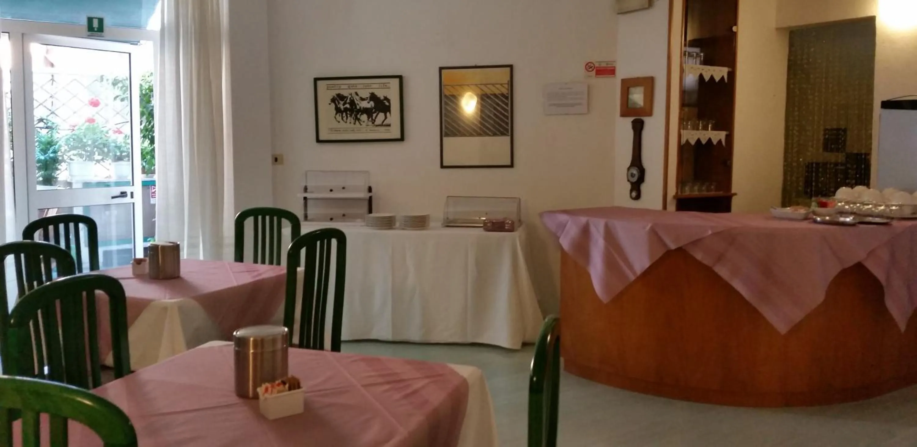 Restaurant/places to eat in Hotel Ariston