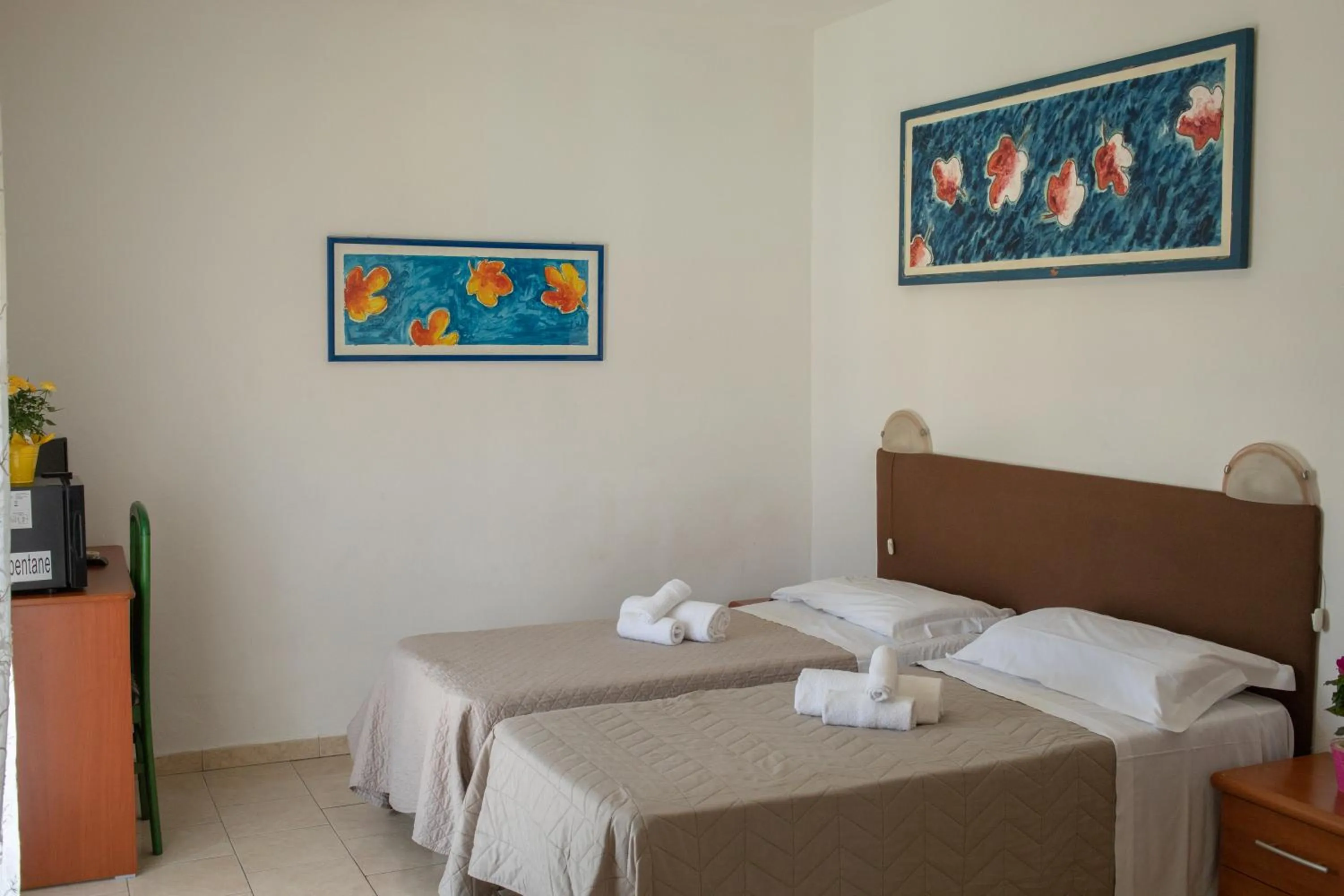 Bathroom, Bed in Hotel Ariston