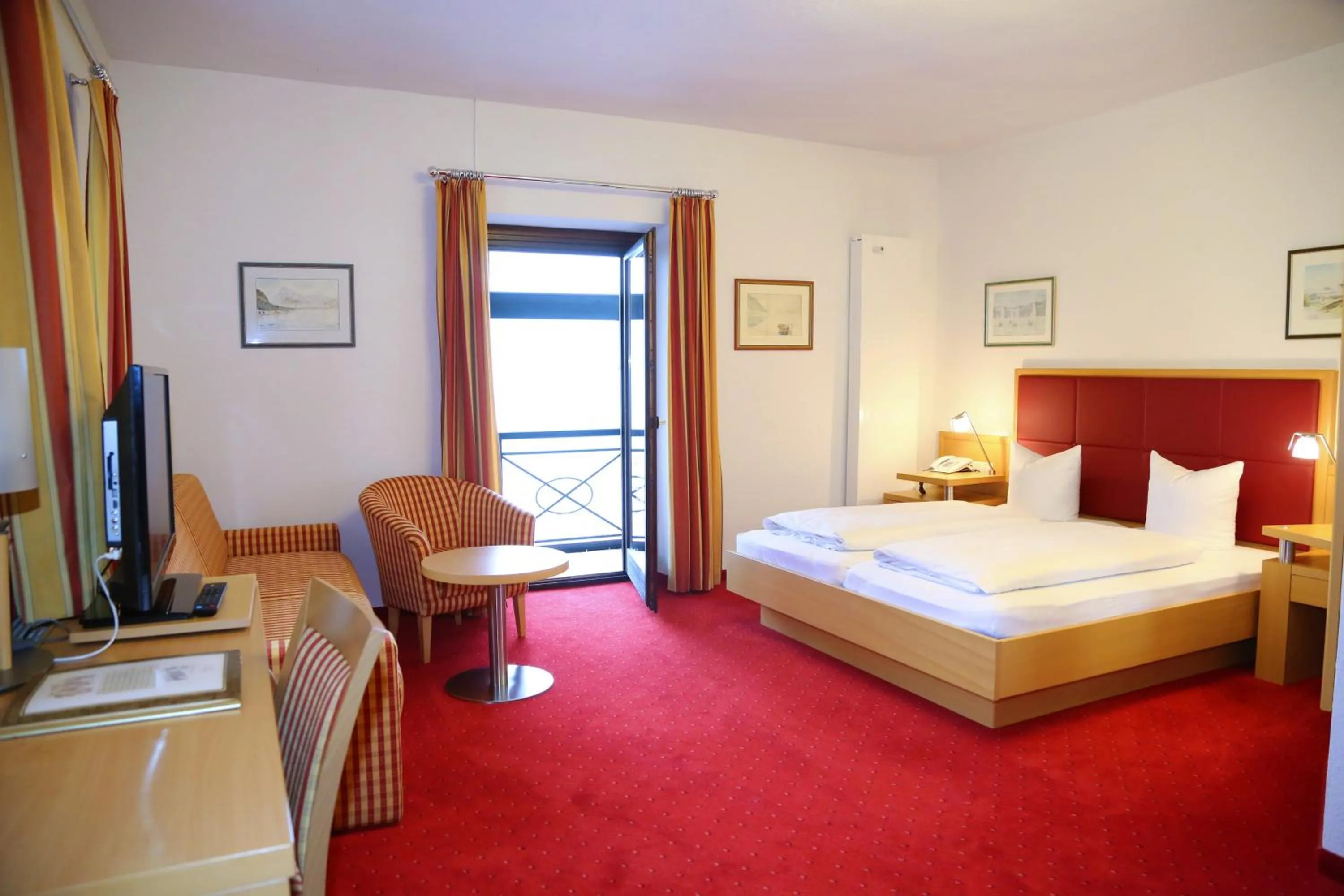 Photo of the whole room, Bed in Seegasthof Hois'n Wirt - Hotel mit Wellnessbereich