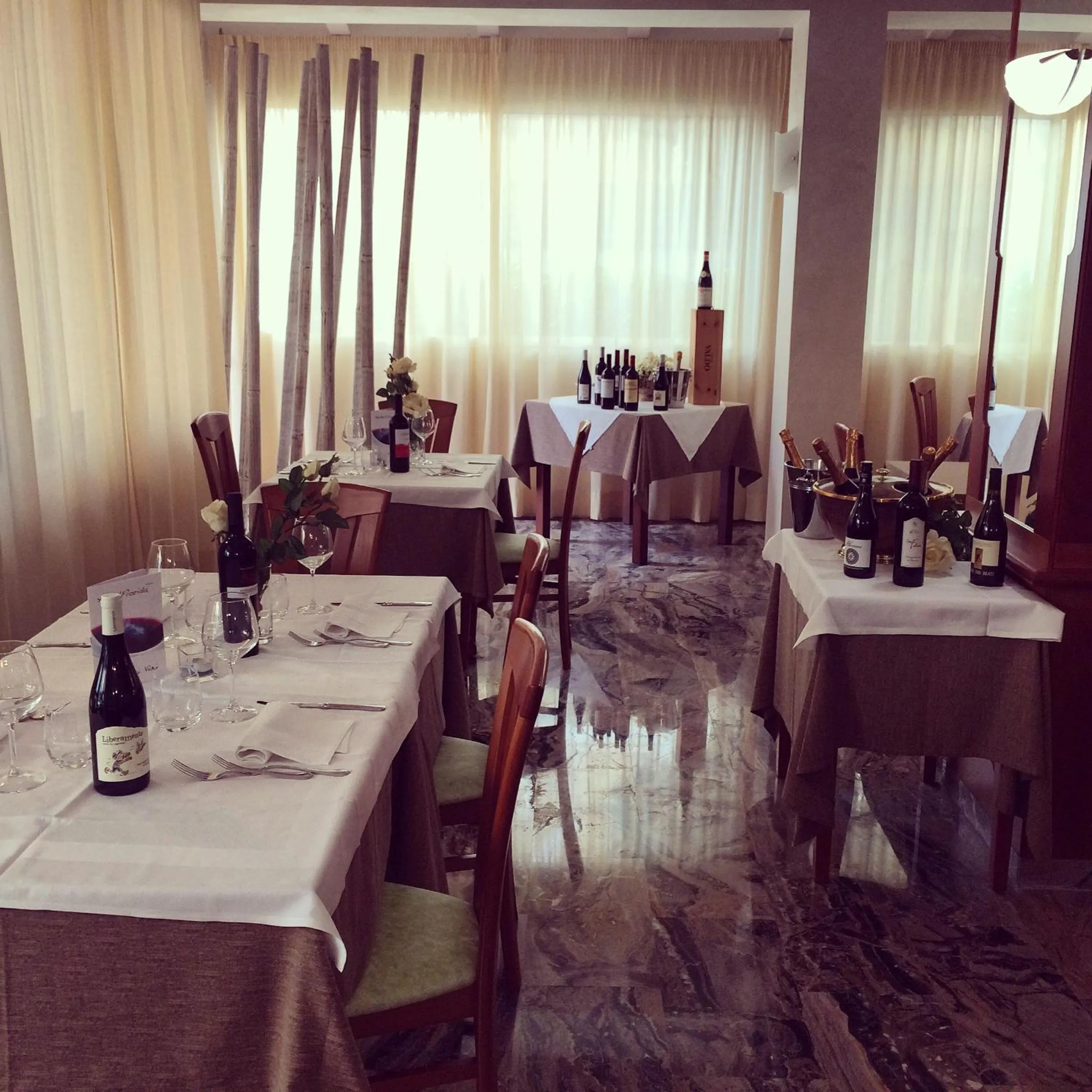 Restaurant/places to eat in Hotel Florida