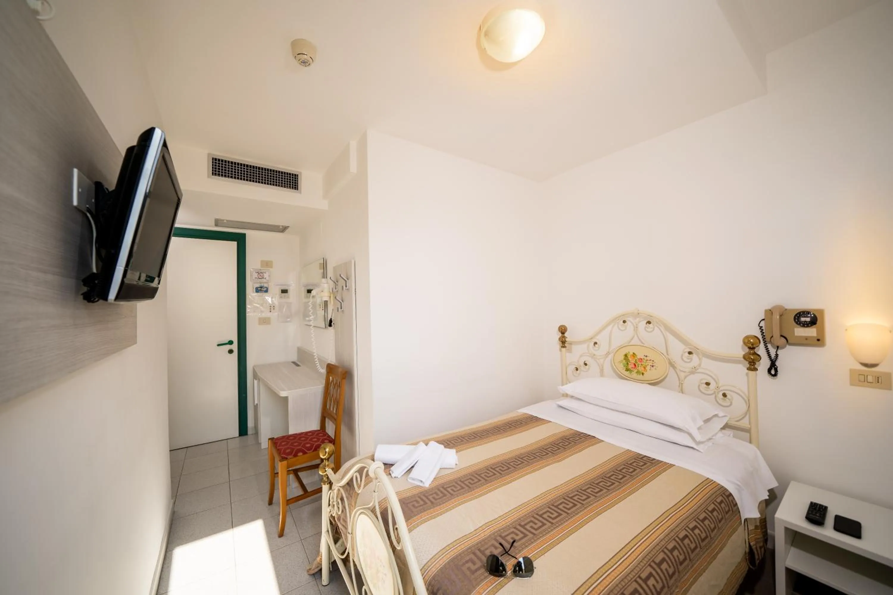 Photo of the whole room in Hotel Florida