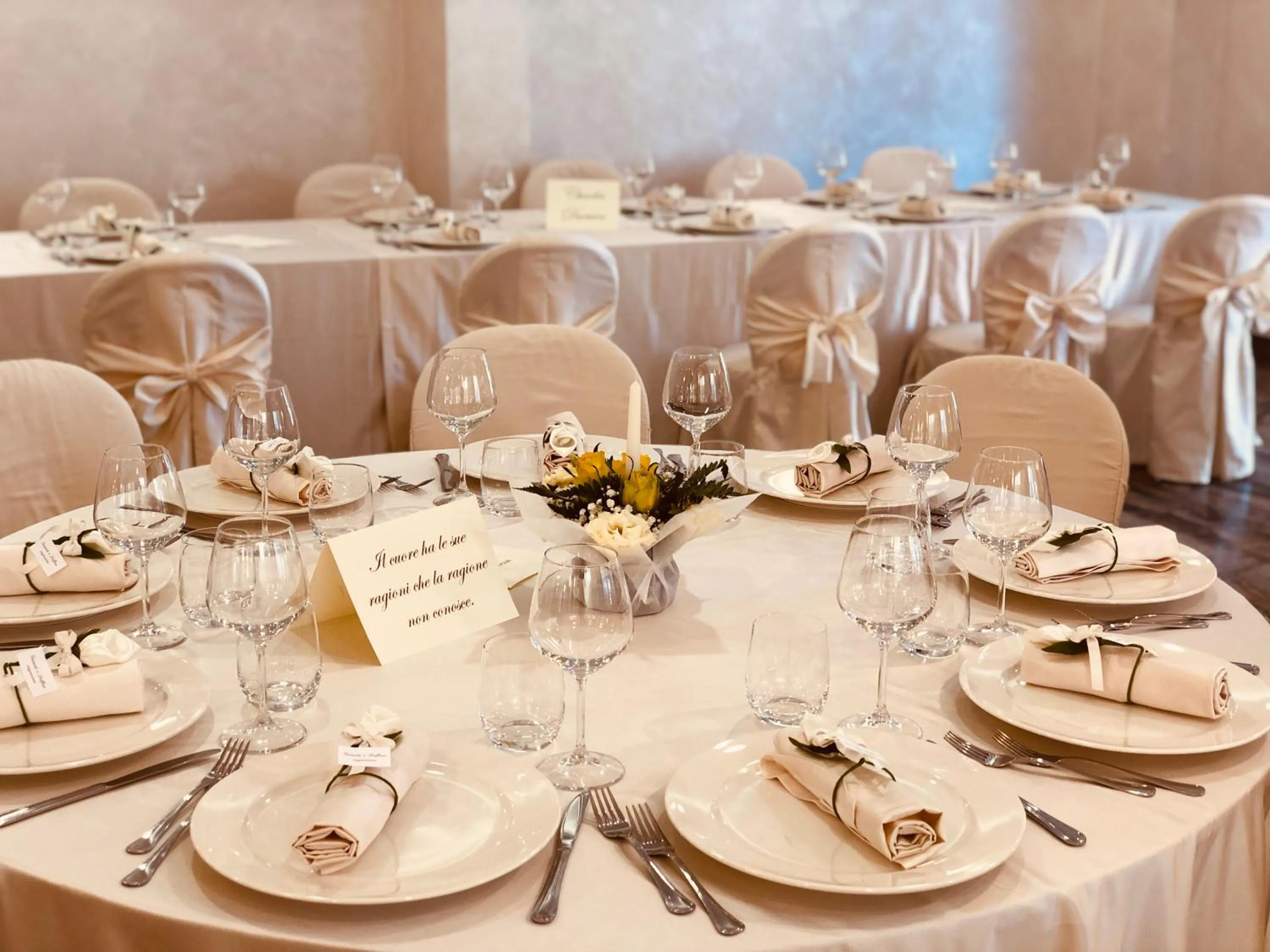 Restaurant/places to eat in Hotel Florida