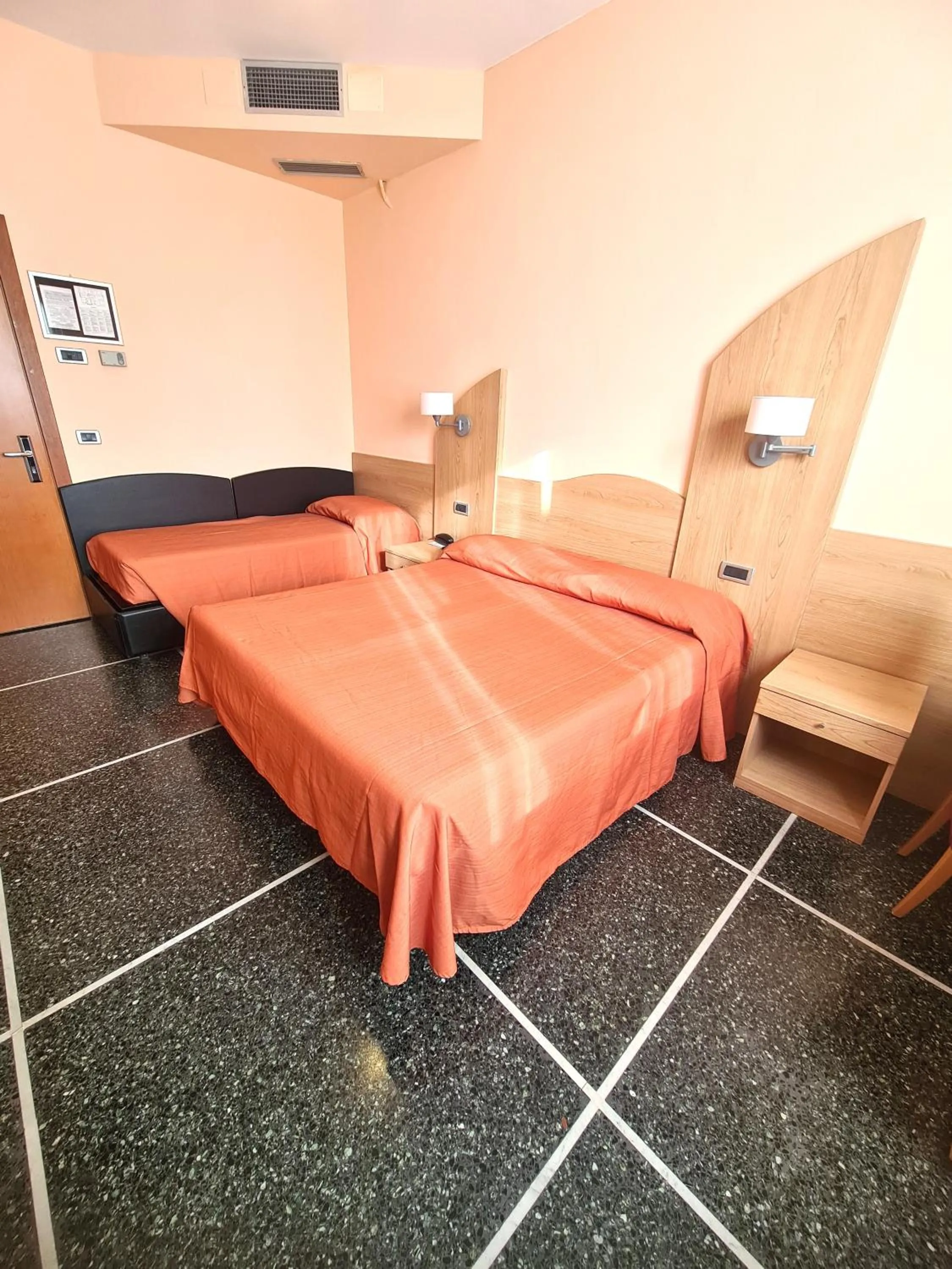 Bedroom, Bed in Hotel Zurigo