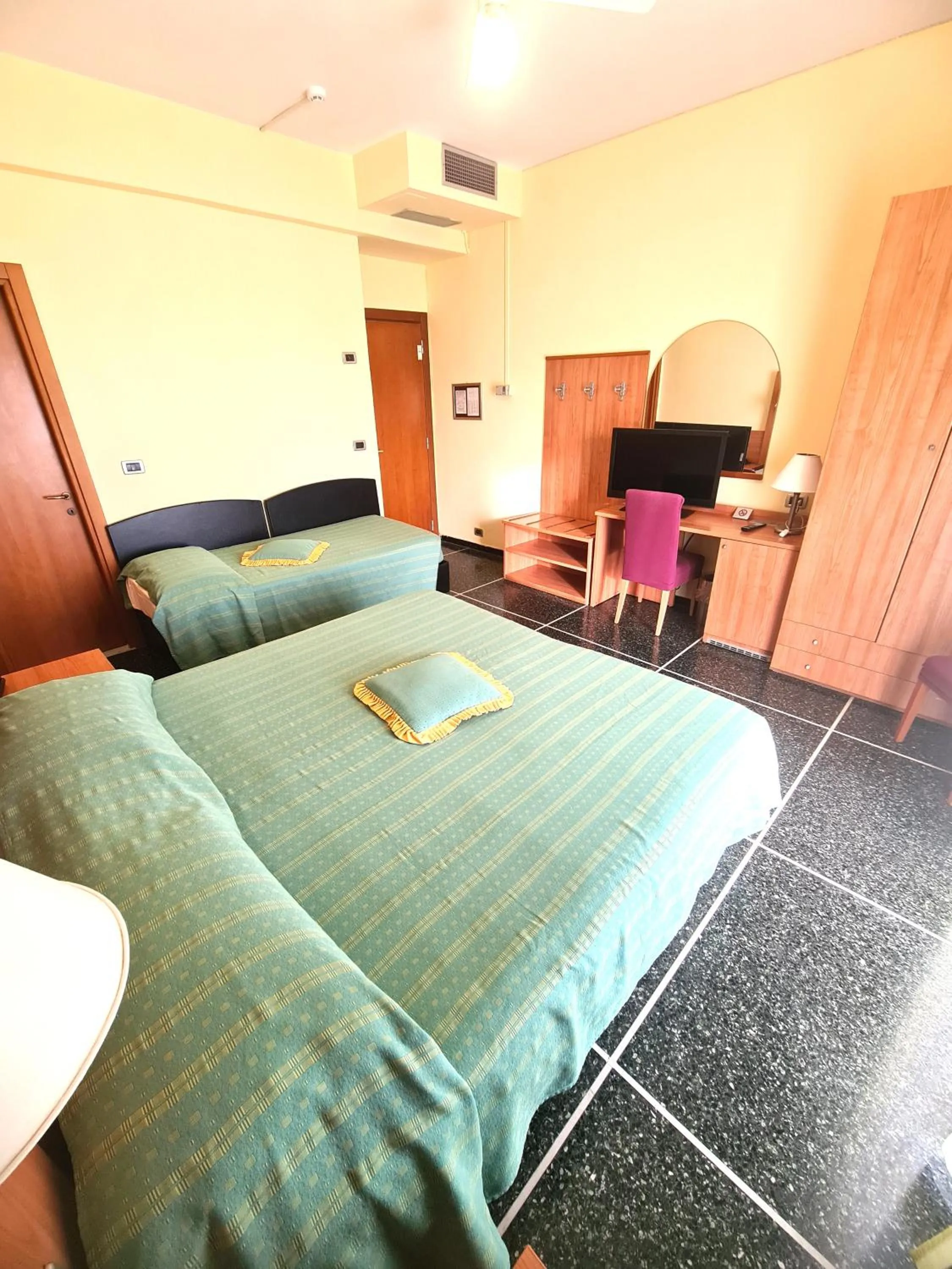 Bedroom, Bed in Hotel Zurigo