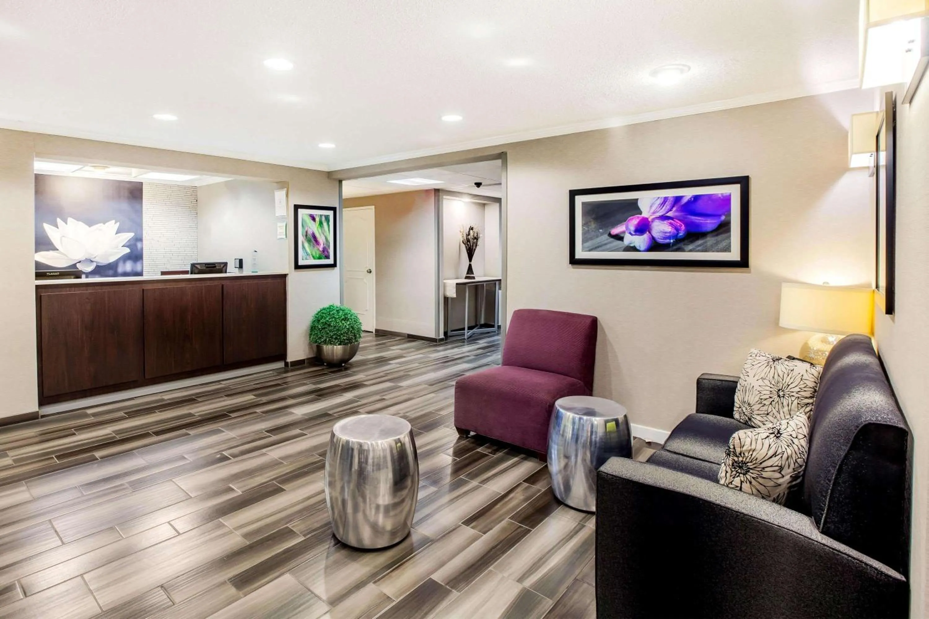 Lobby or reception in La Quinta by Wyndham Houston Baytown East