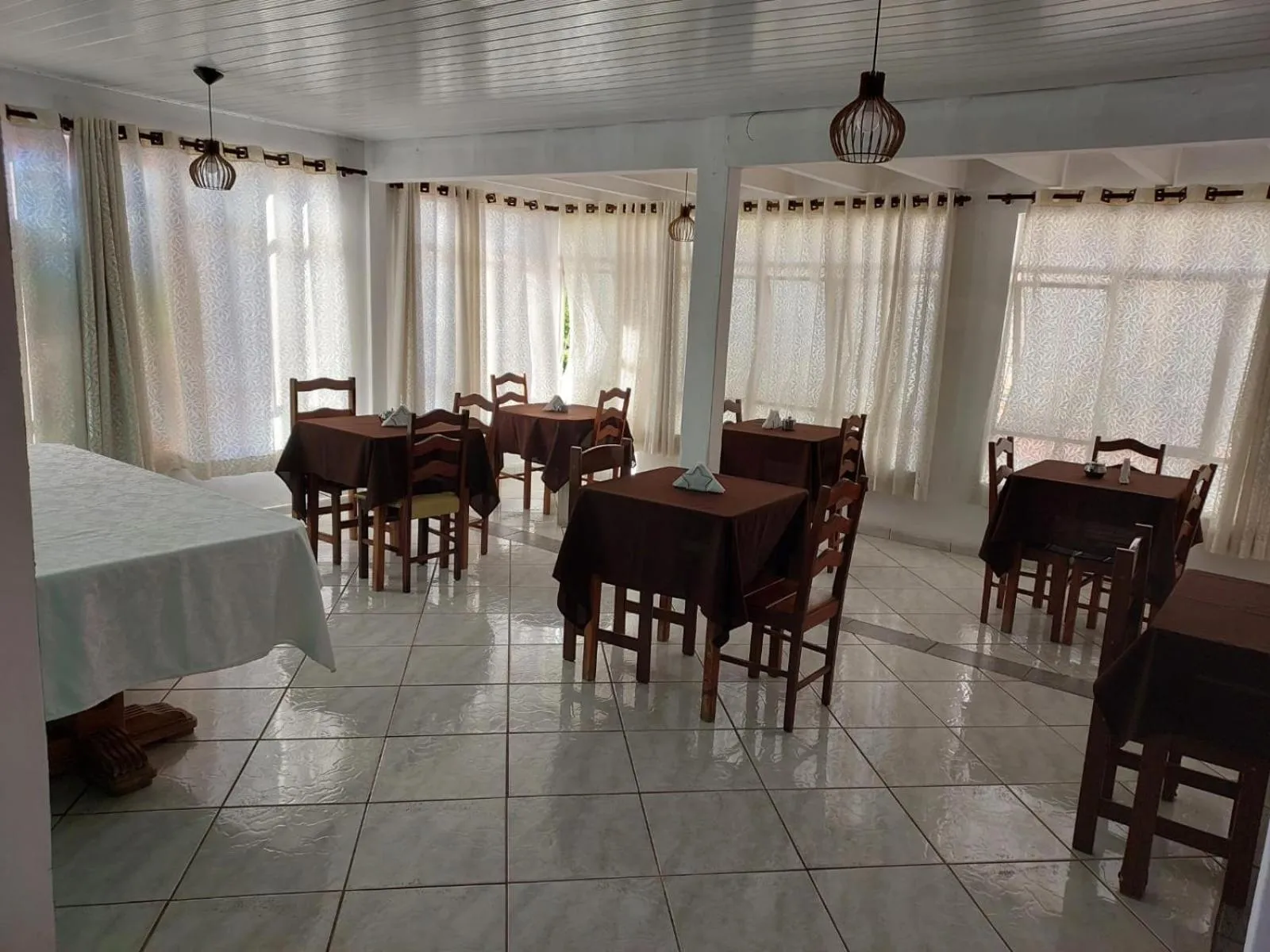 Restaurant/places to eat in Pousada Barão Real
