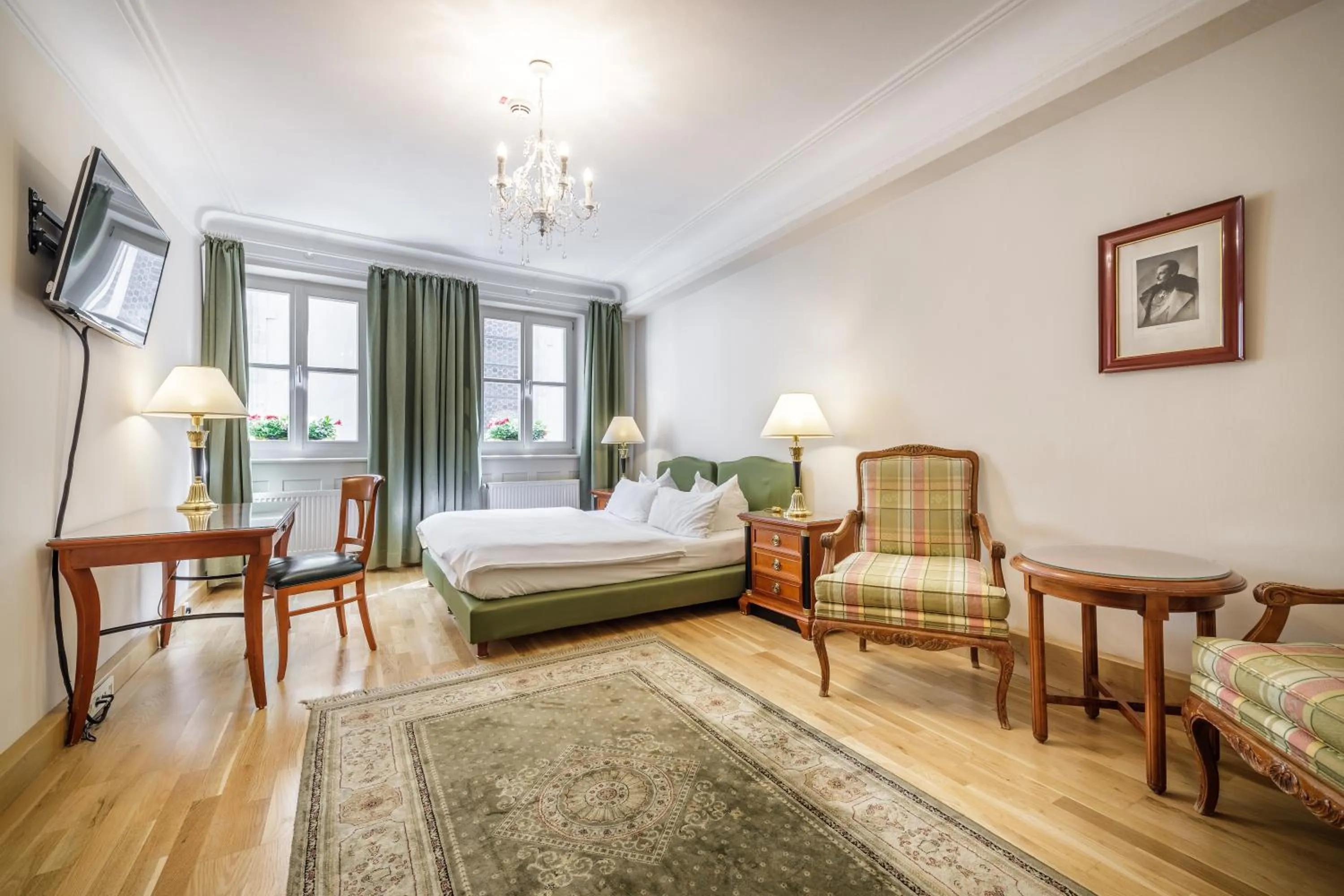 Photo of the whole room, Bed in Chin-Chin Hotel ehemals Bohemian Hotel