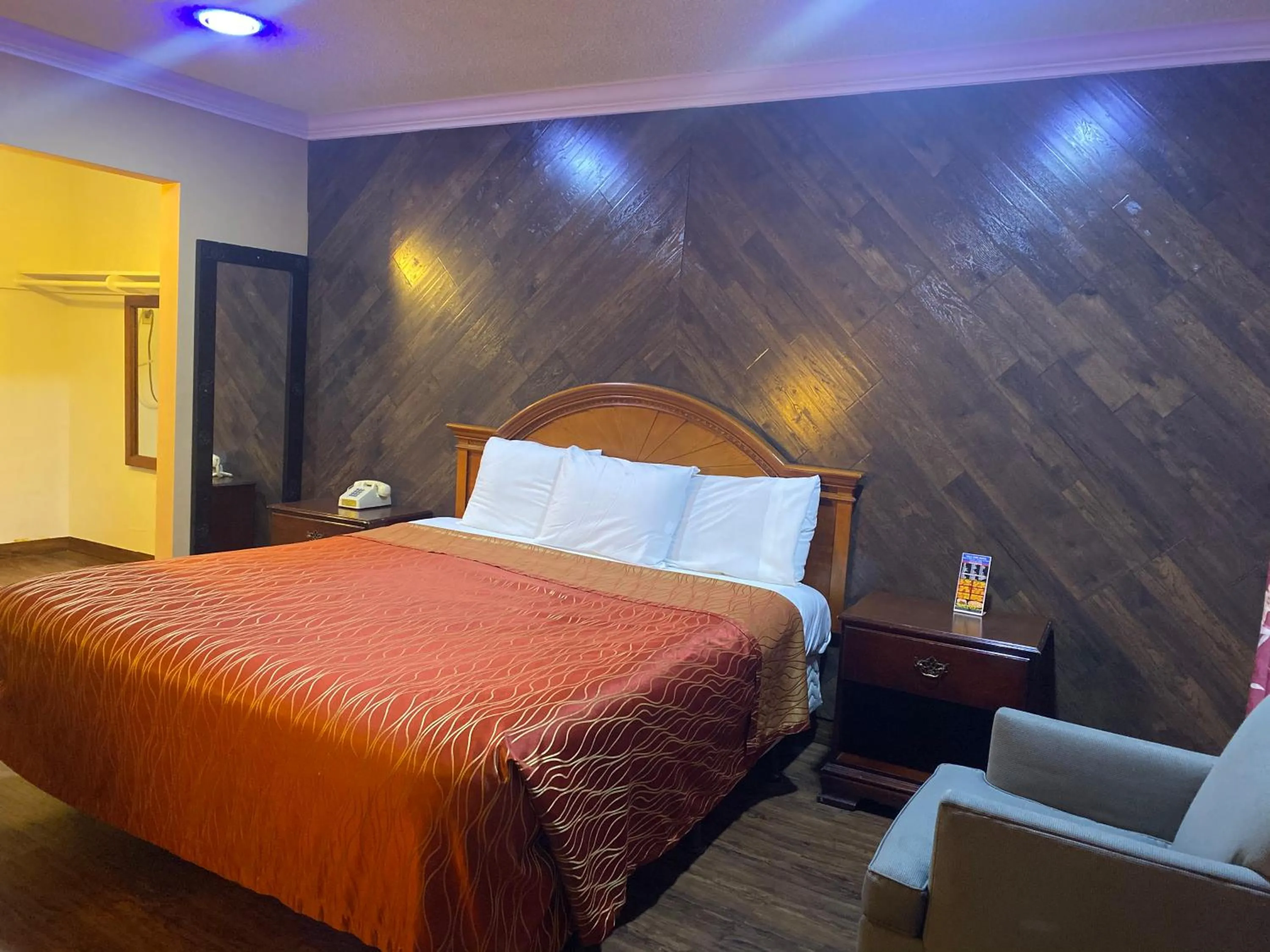 Bed in Villa Park Motel