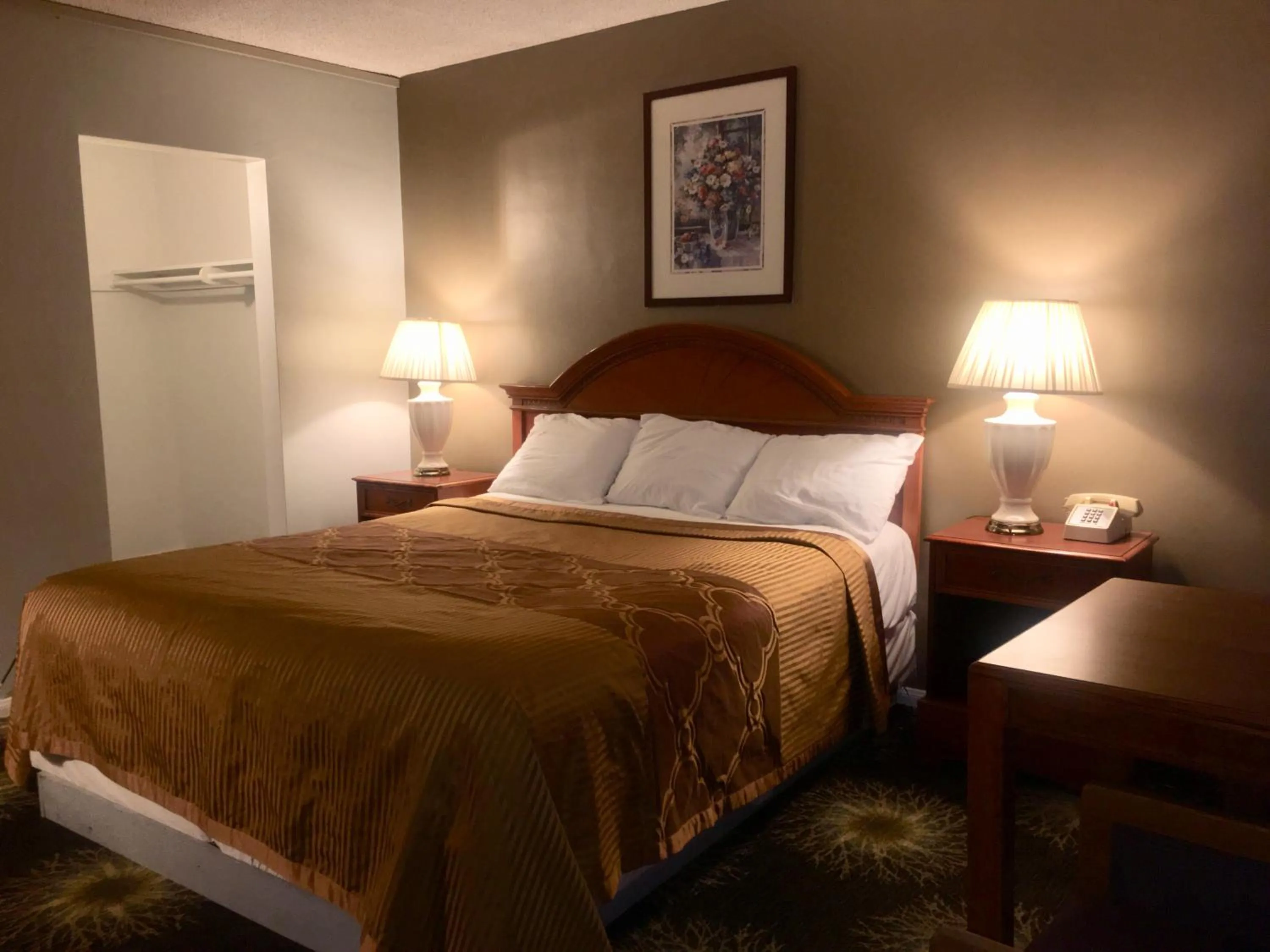 Bed in Villa Park Motel