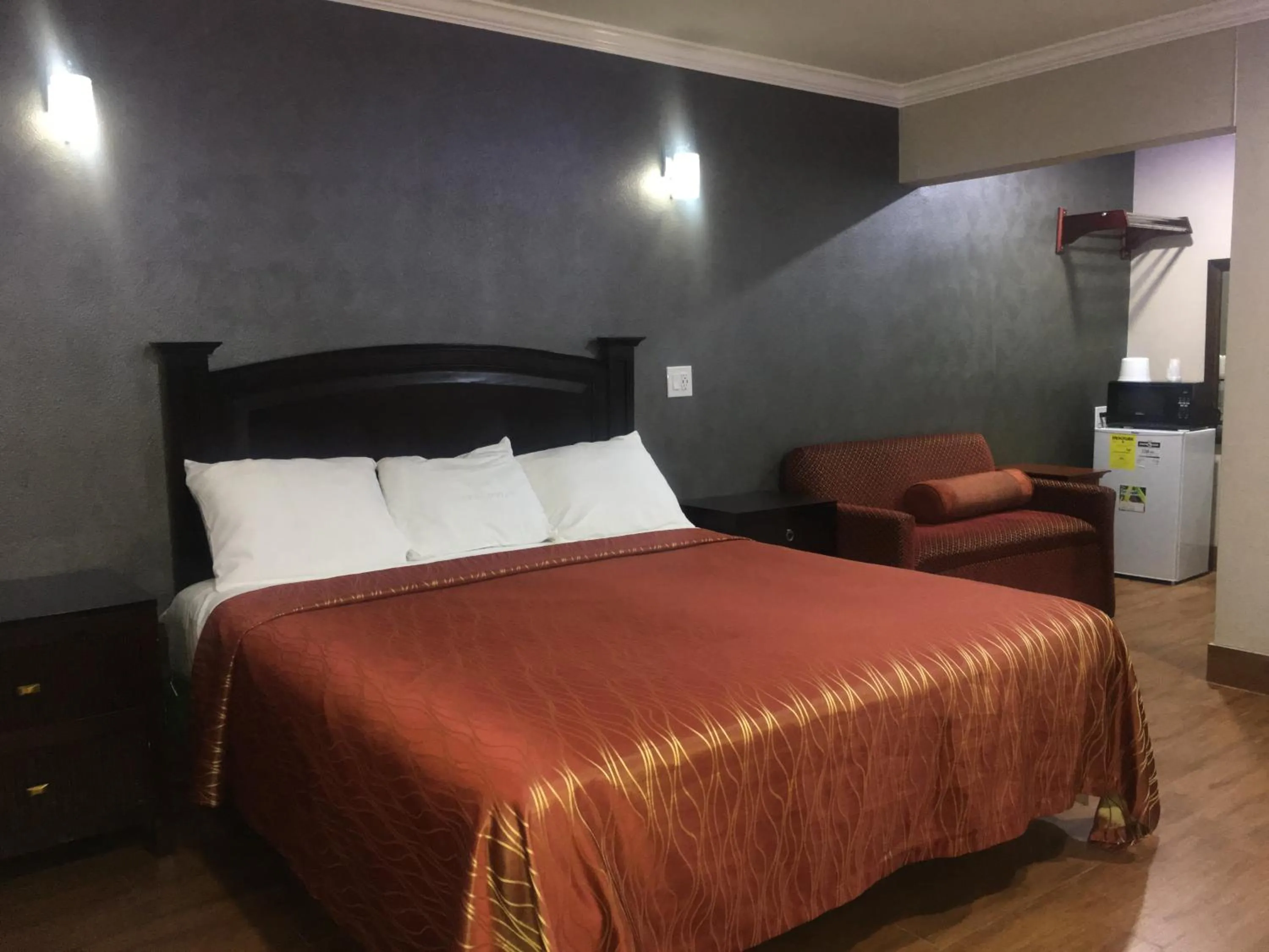 Bed in Villa Park Motel