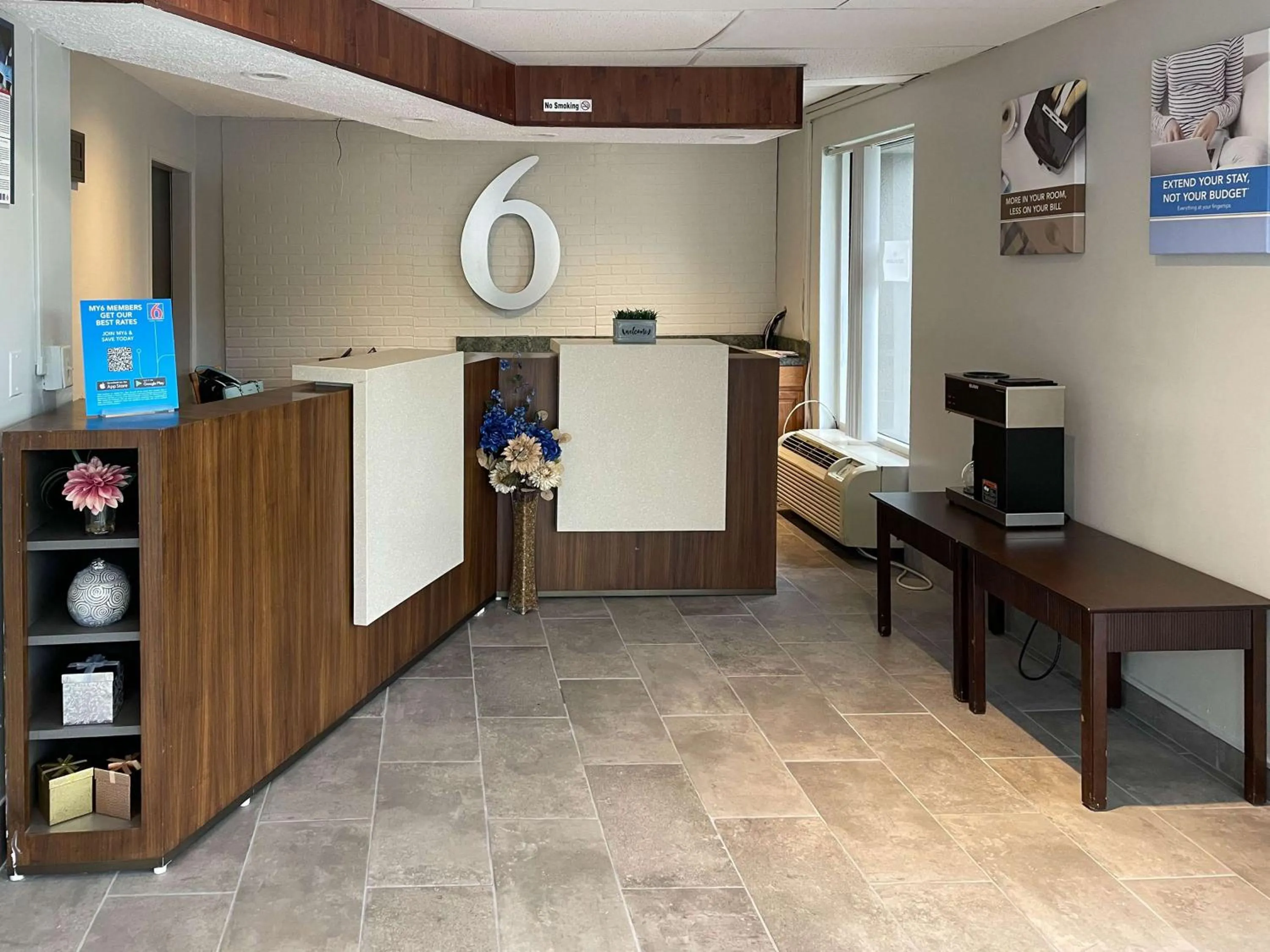 Lobby or reception in Motel 6 Wytheville VA