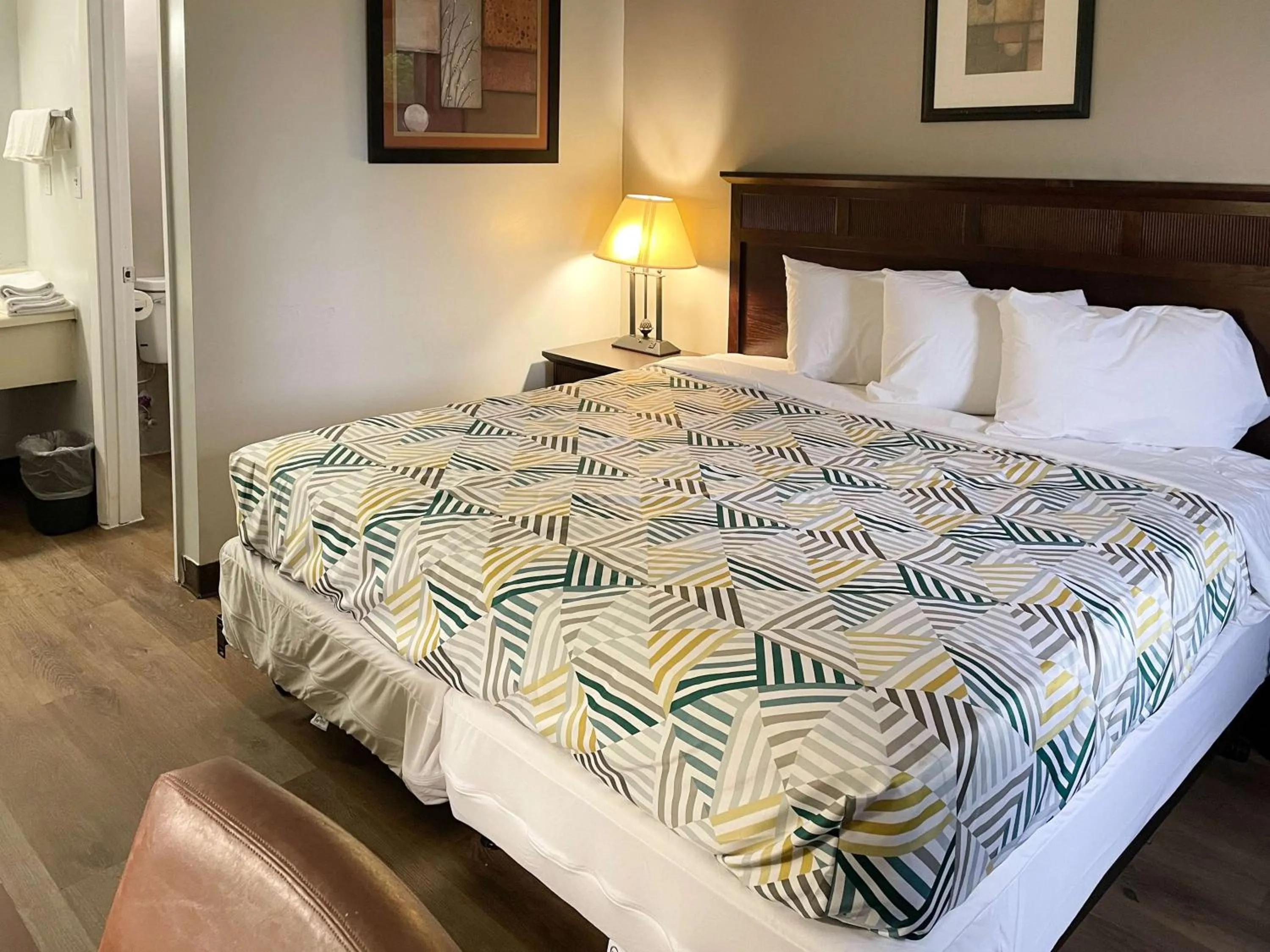 Bedroom, Bed in Motel 6 Wytheville VA