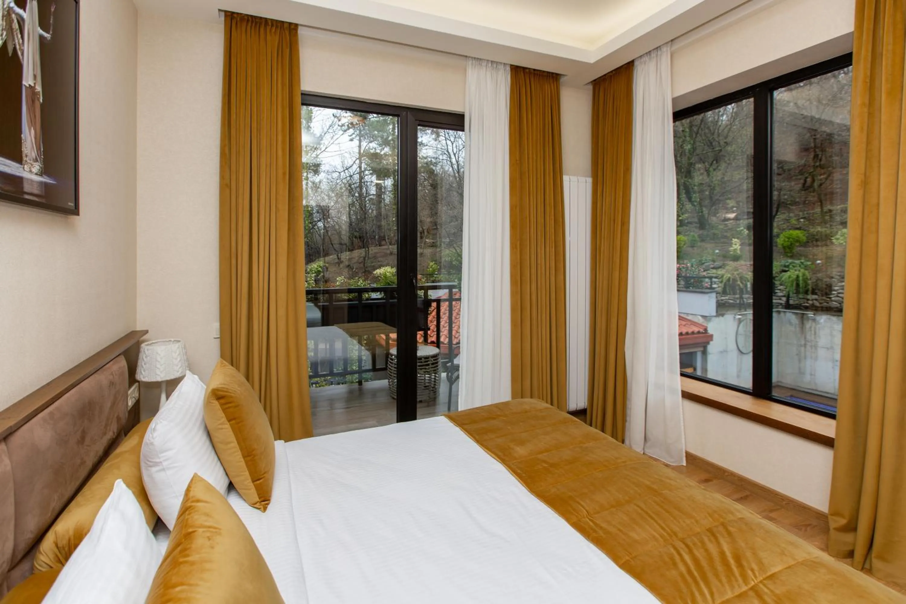 Bed in Seventeen Rooms