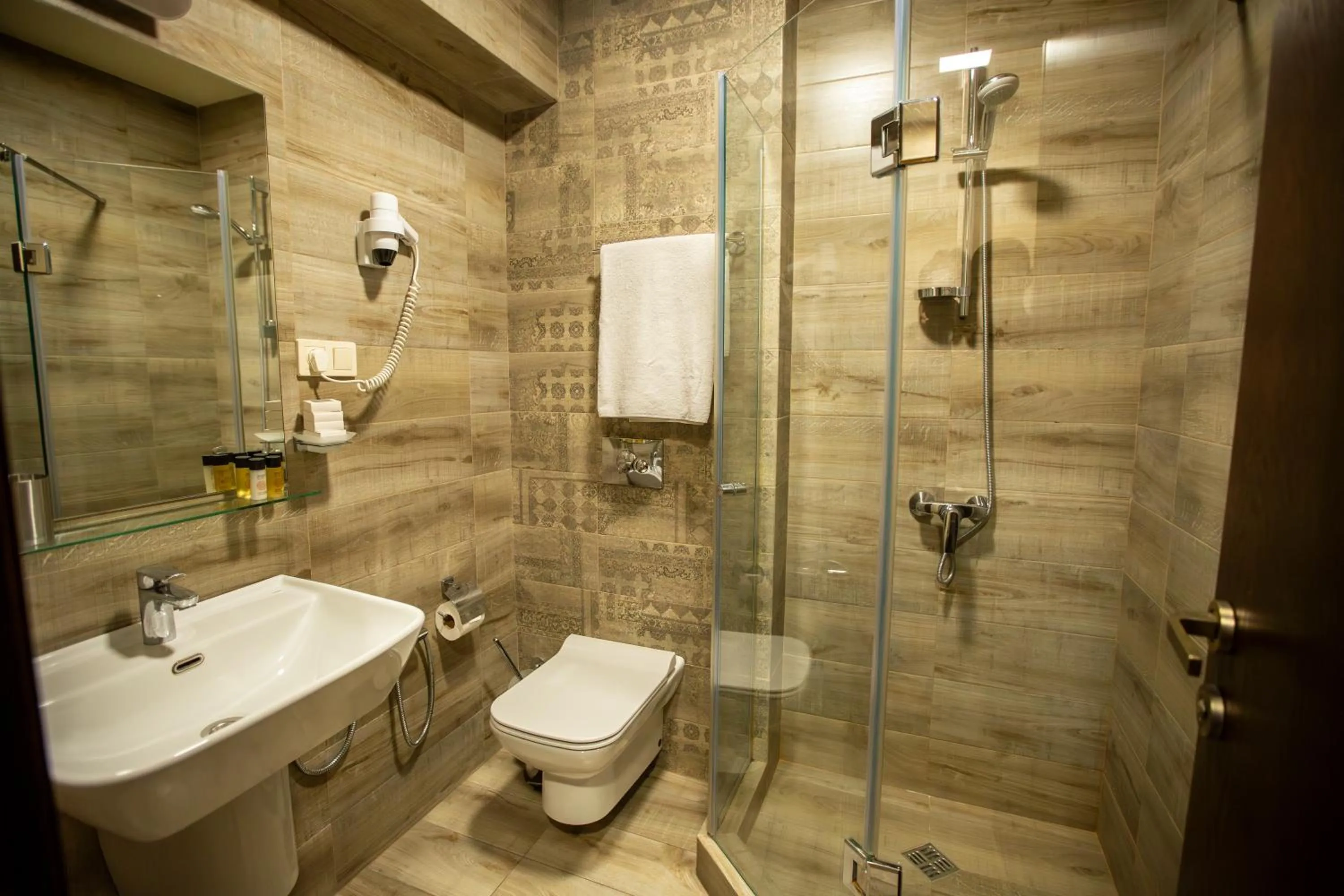 Bathroom in Seventeen Rooms