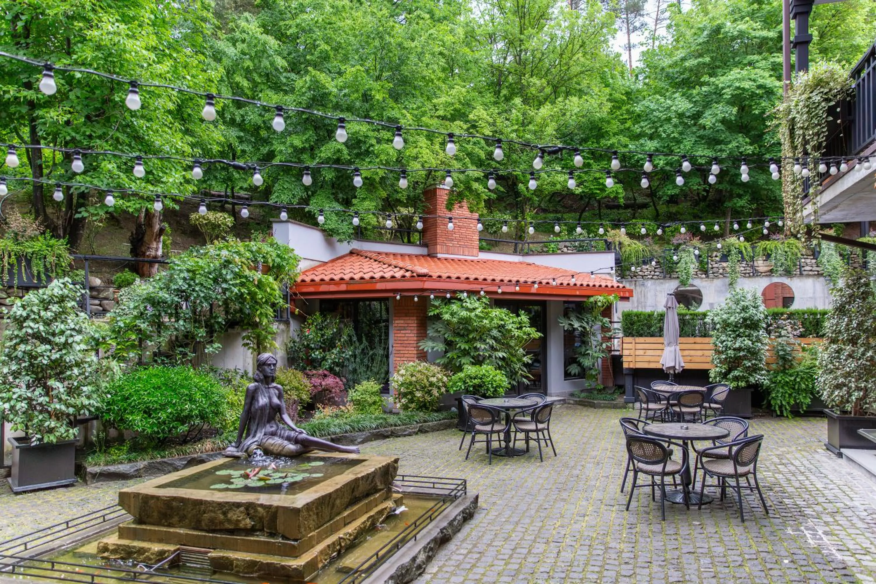 Garden in Seventeen Rooms