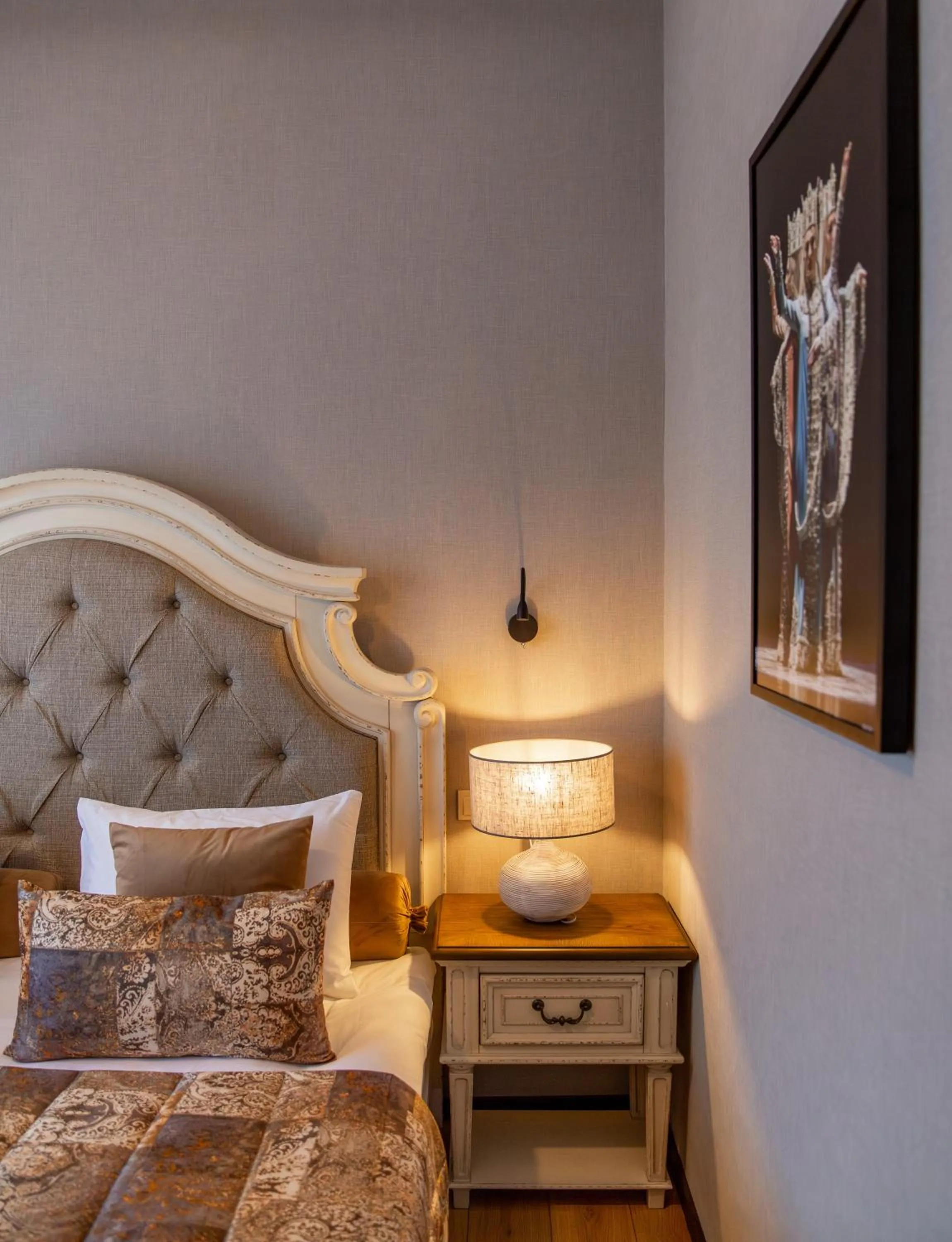 Bed in Seventeen Rooms