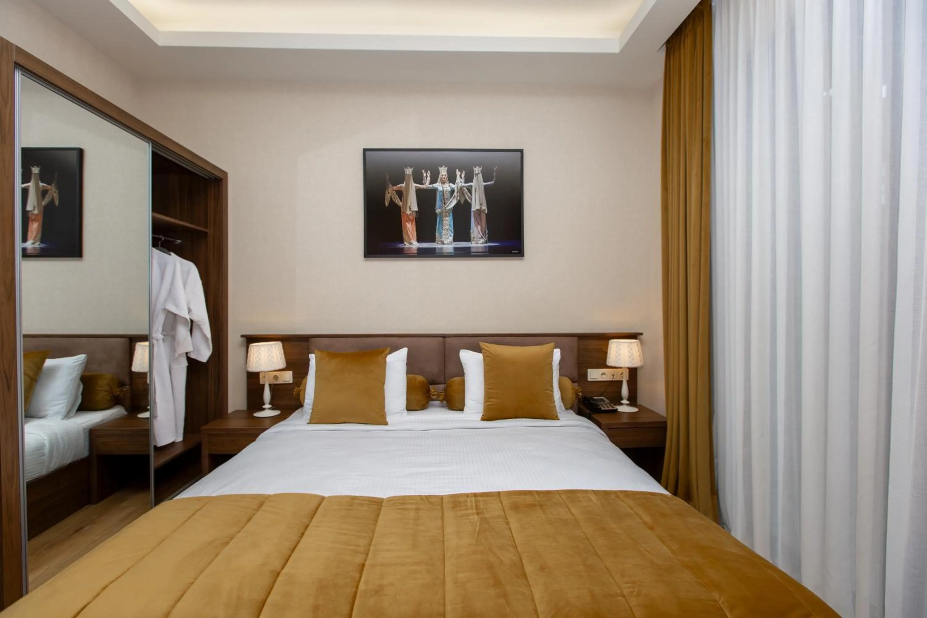 Bed in Seventeen Rooms