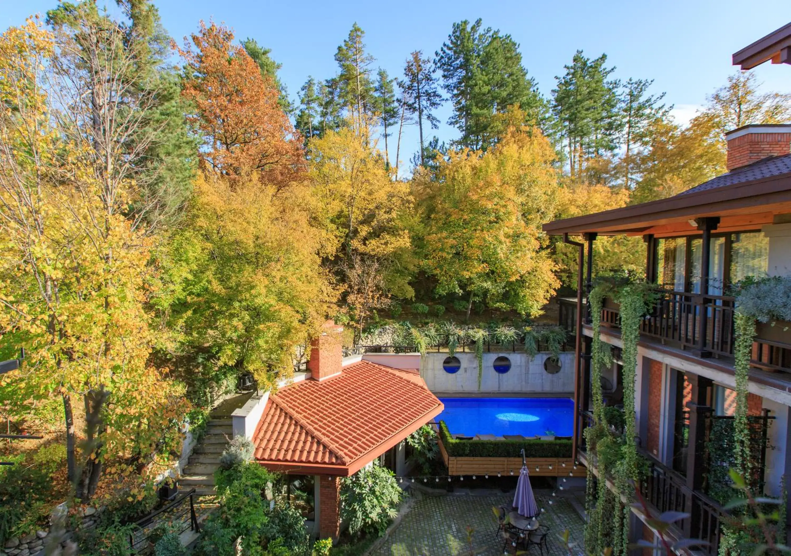 Pool view in Seventeen Rooms Pool view in Seventeen Rooms