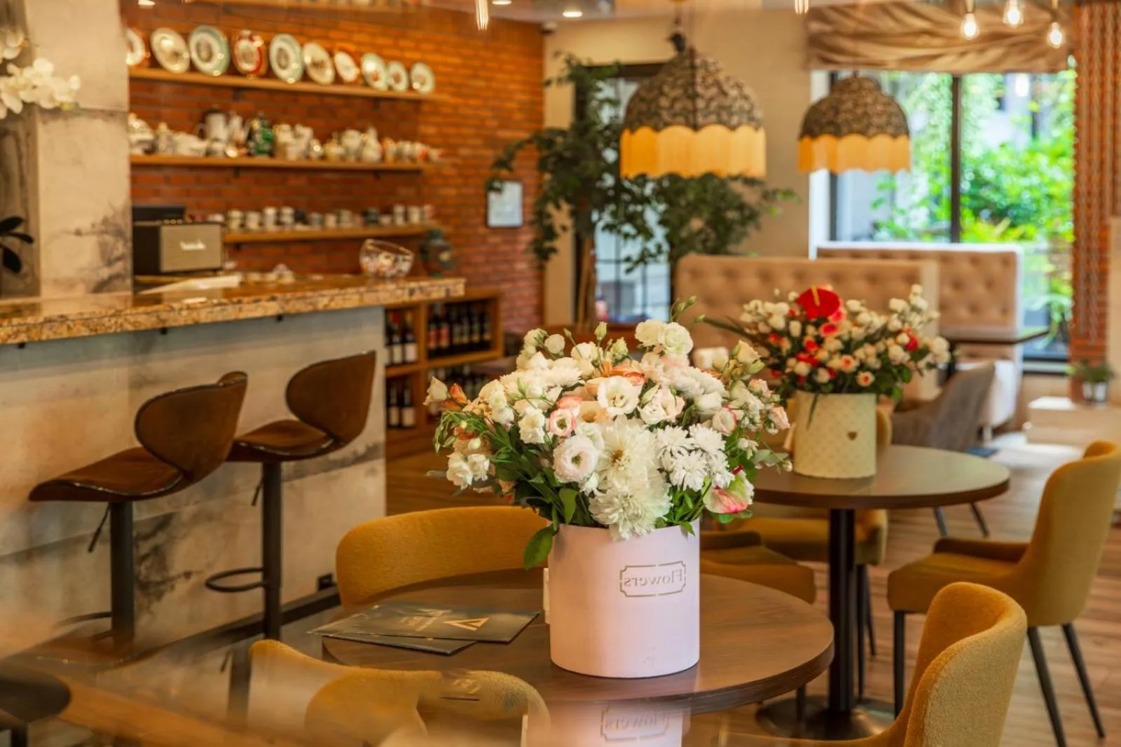 Restaurant/places to eat in Seventeen Rooms