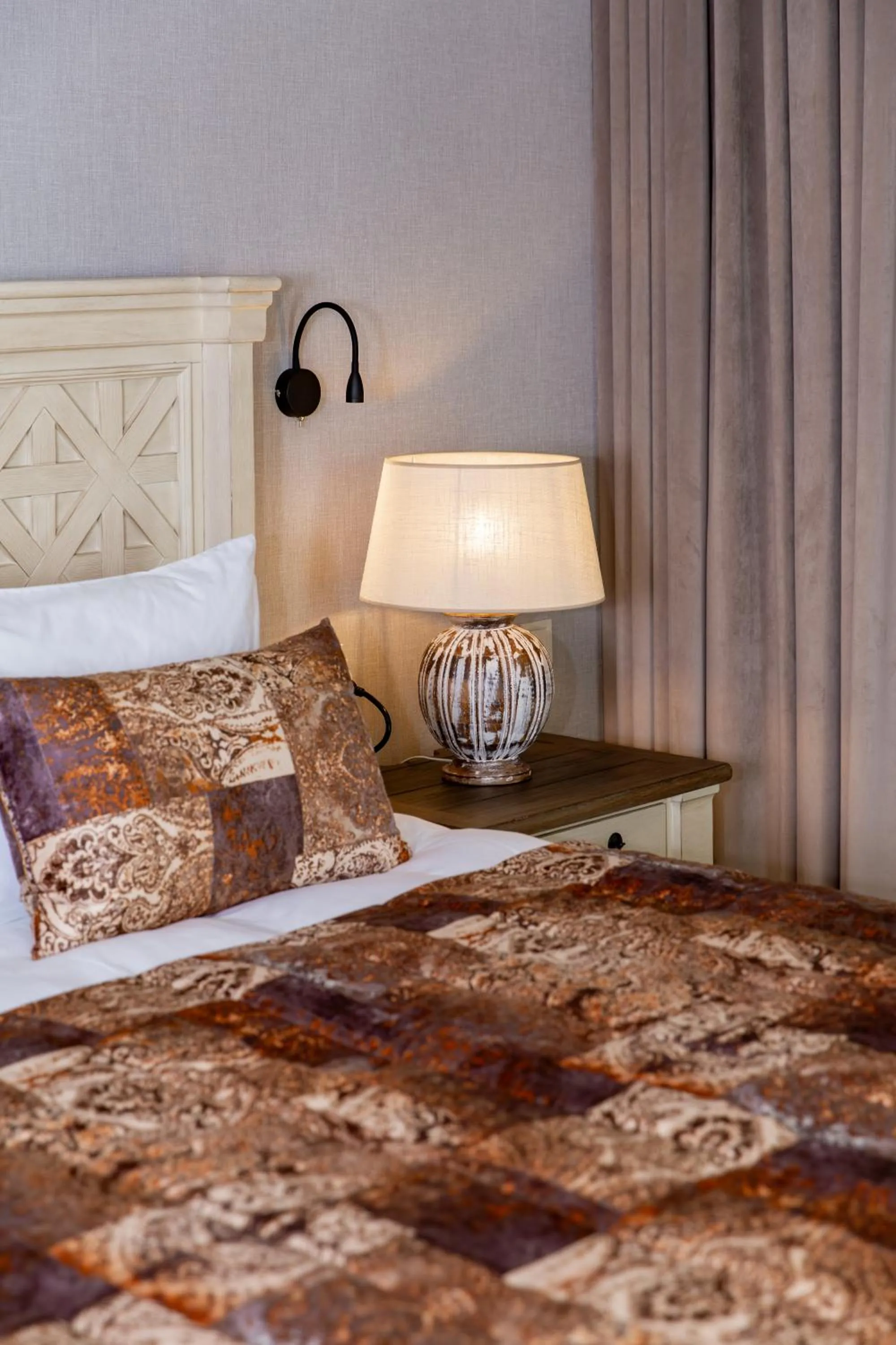 Bed in Seventeen Rooms